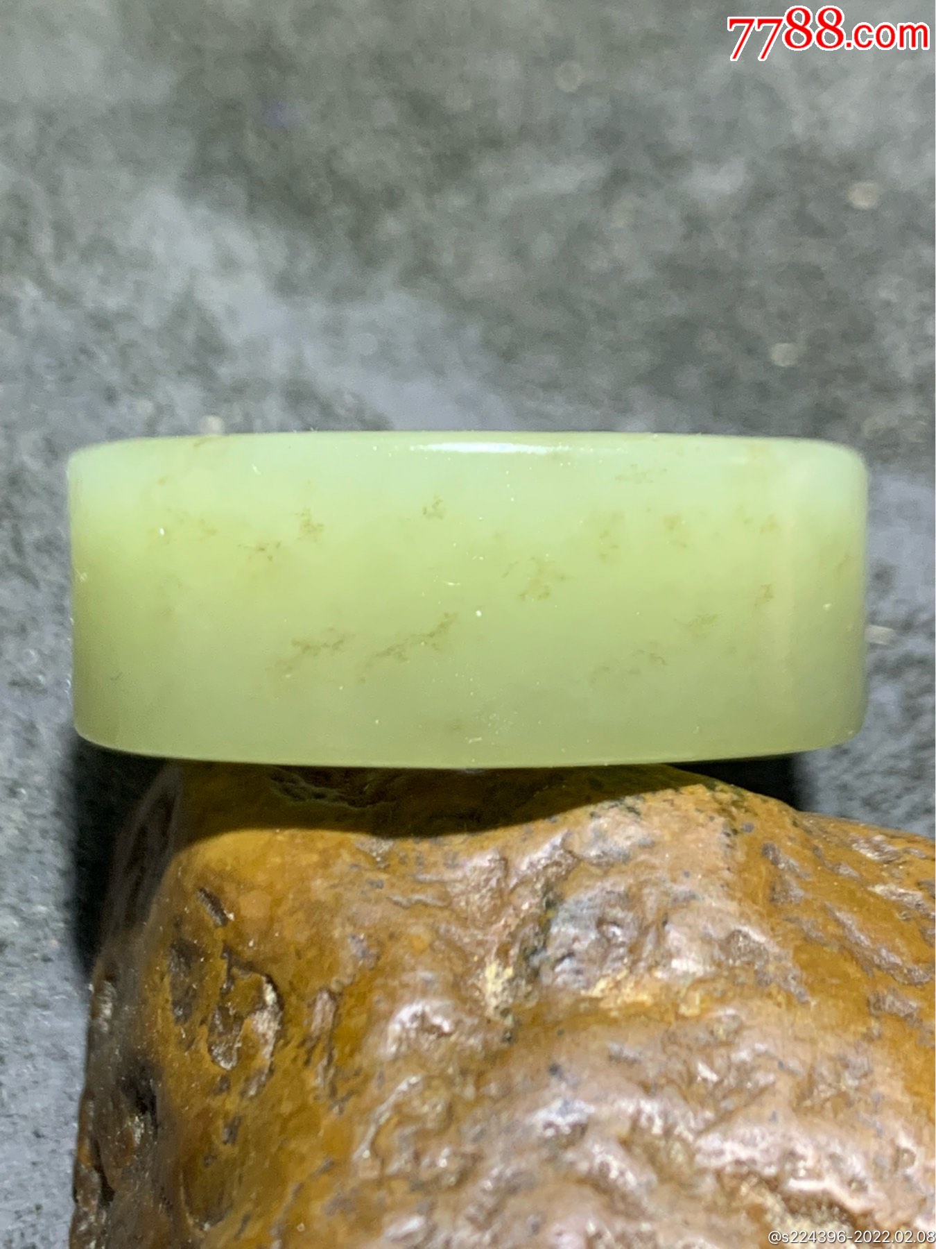 天然青海料水草沁和田玉扳指一个
