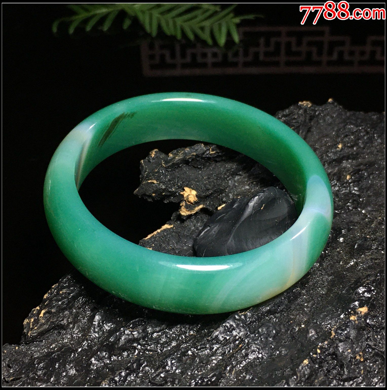 蓝绿俏色玛瑙玉手镯