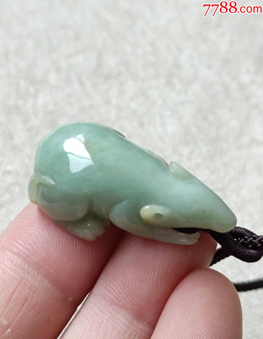 翡翠生肖老鼠淡绿底立体雕饱满厚装