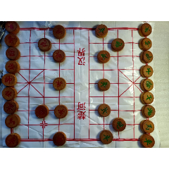 手工刻制的象棋b326棋子有得不圆有几粒有瑕疵图中有示表面涂过亮油