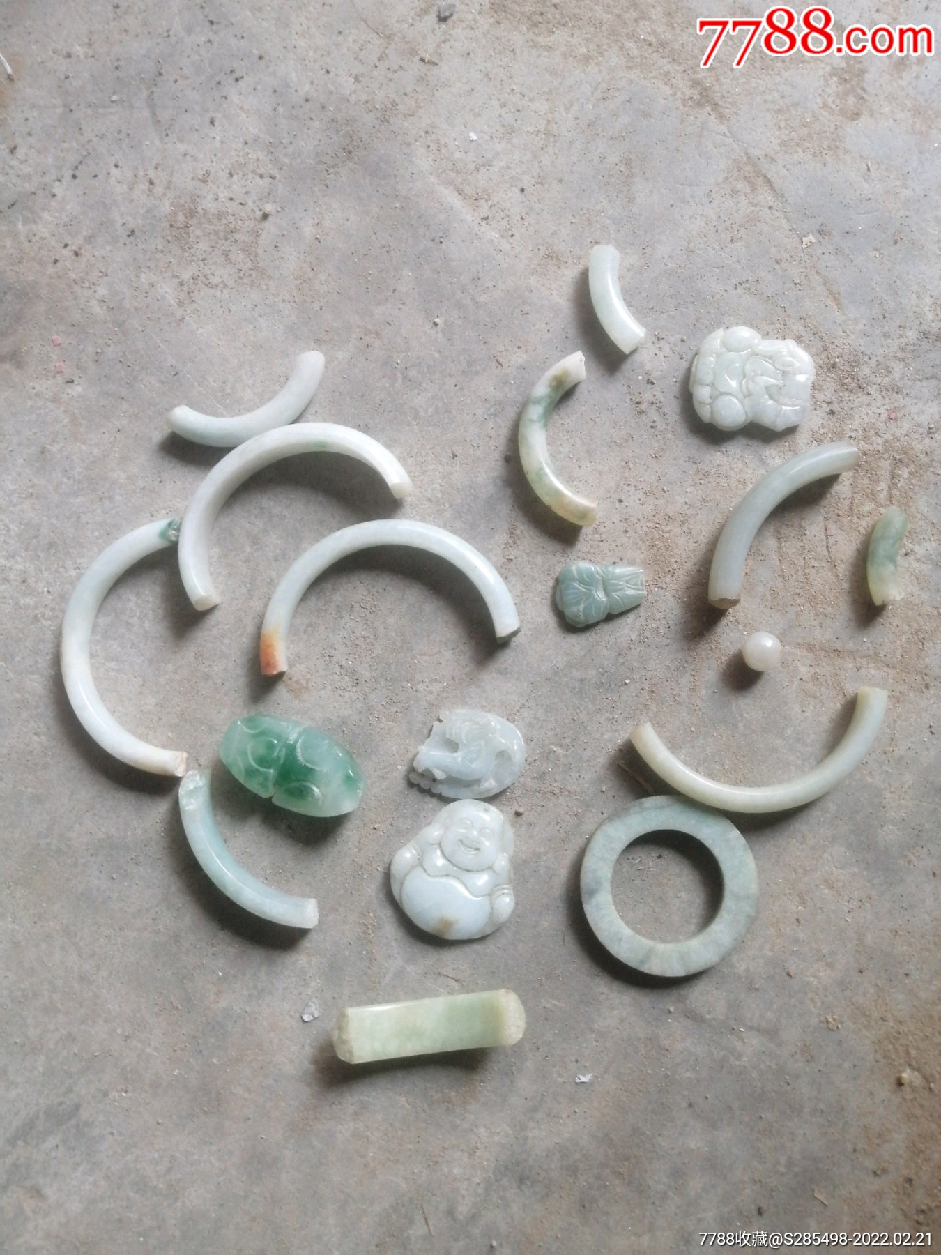 一堆玉器碎料
