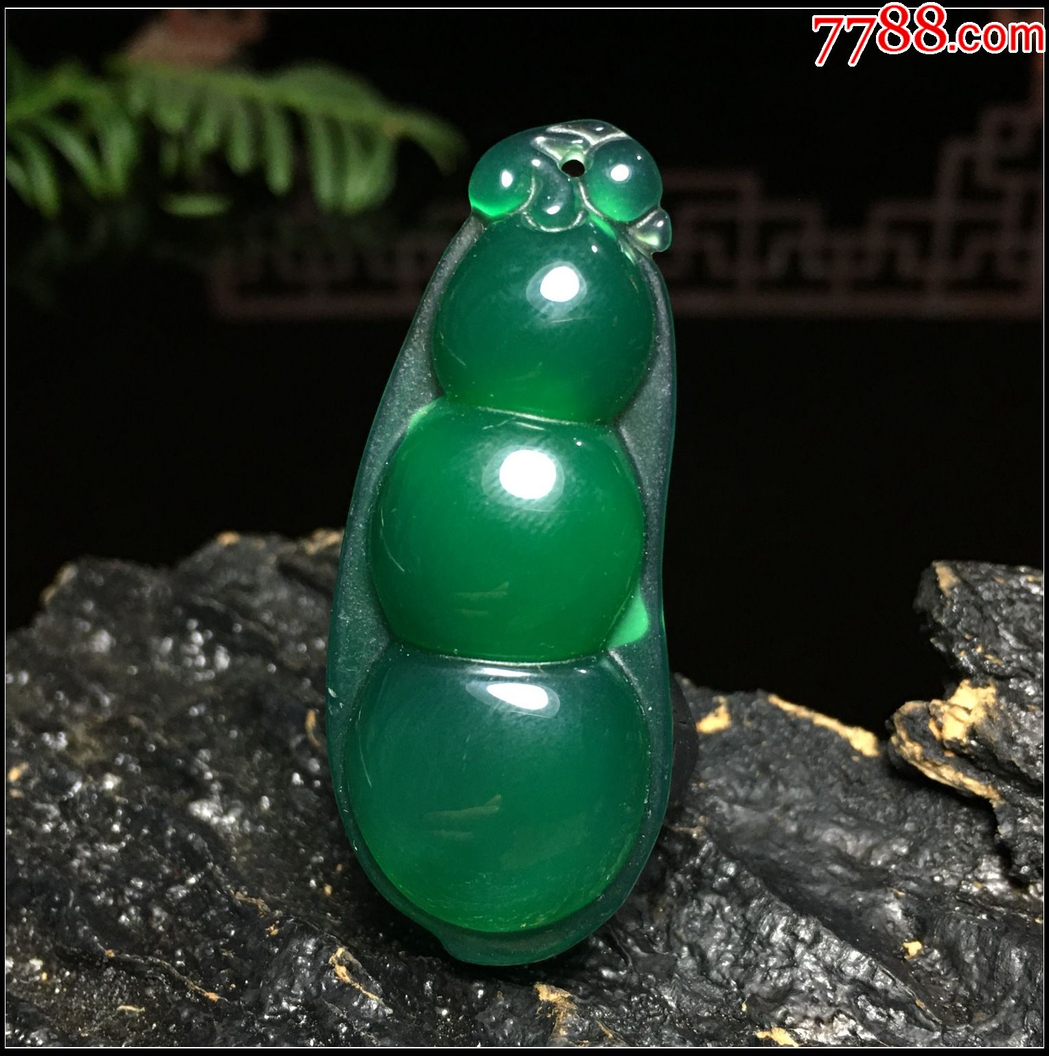 满绿玛瑙福豆吊坠_玛瑙_作品欣赏_收藏价值_7788书法收藏