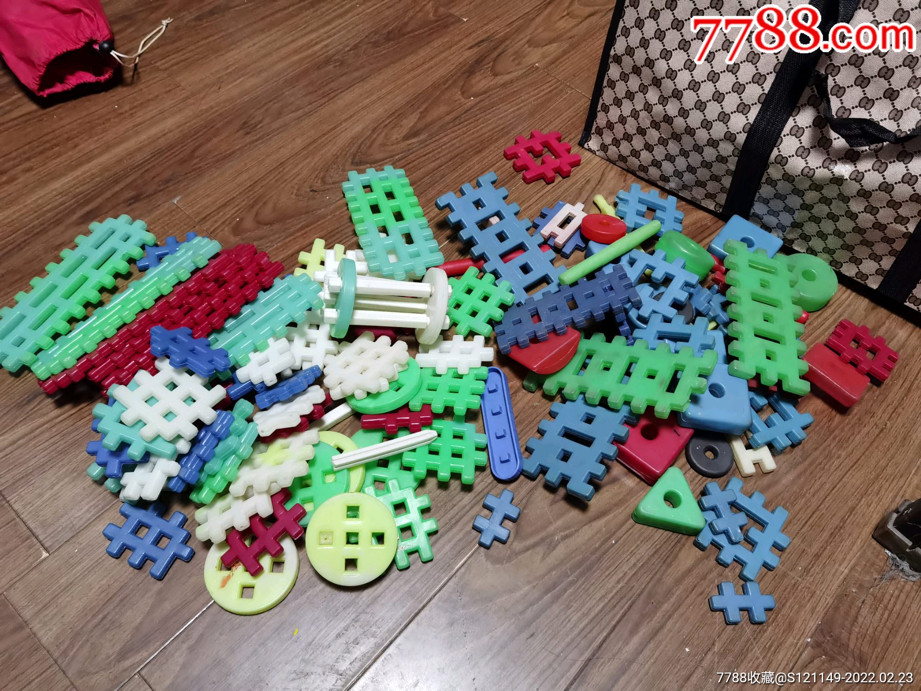 老玩具一堆积木