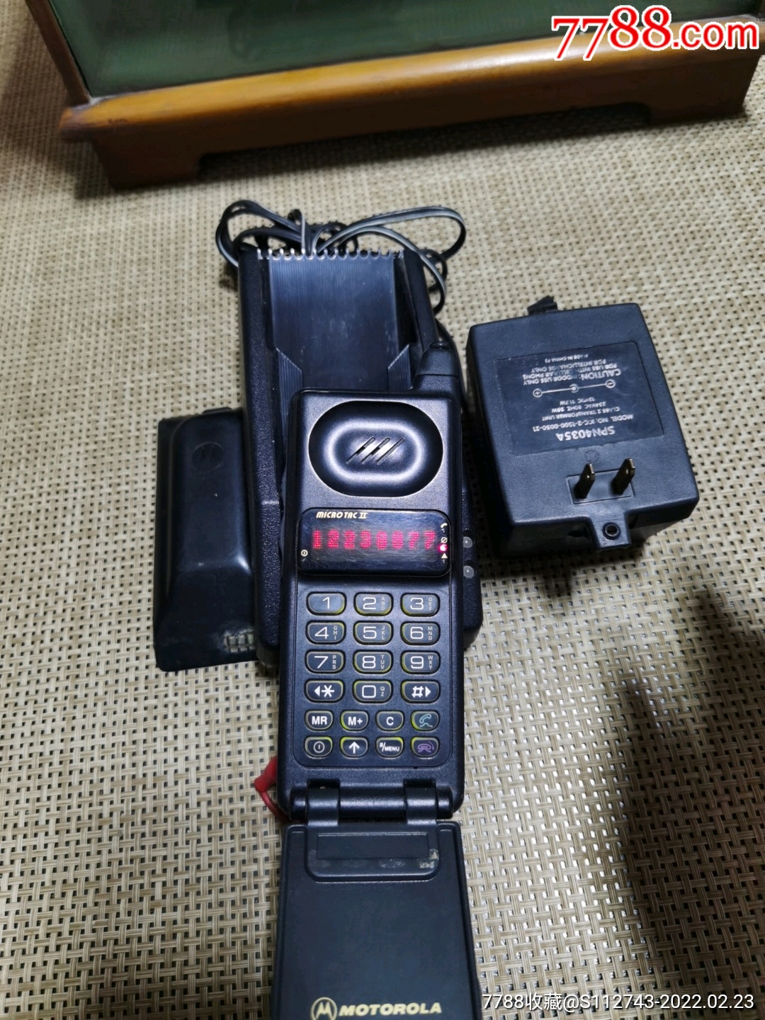 摩托罗拉二哥大2块电池带充电器用电源试能开机