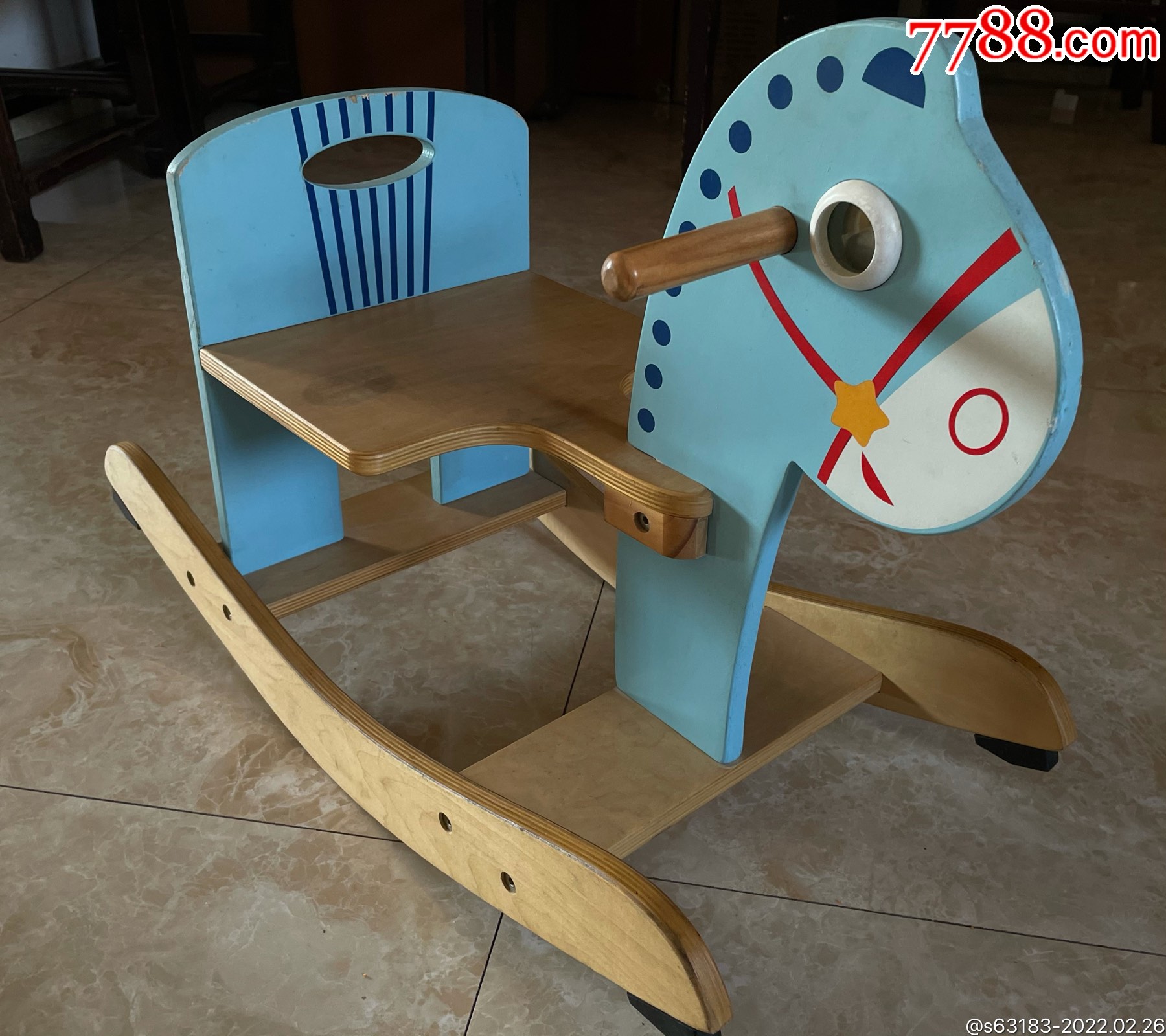 八9十年代的怀旧木马一架