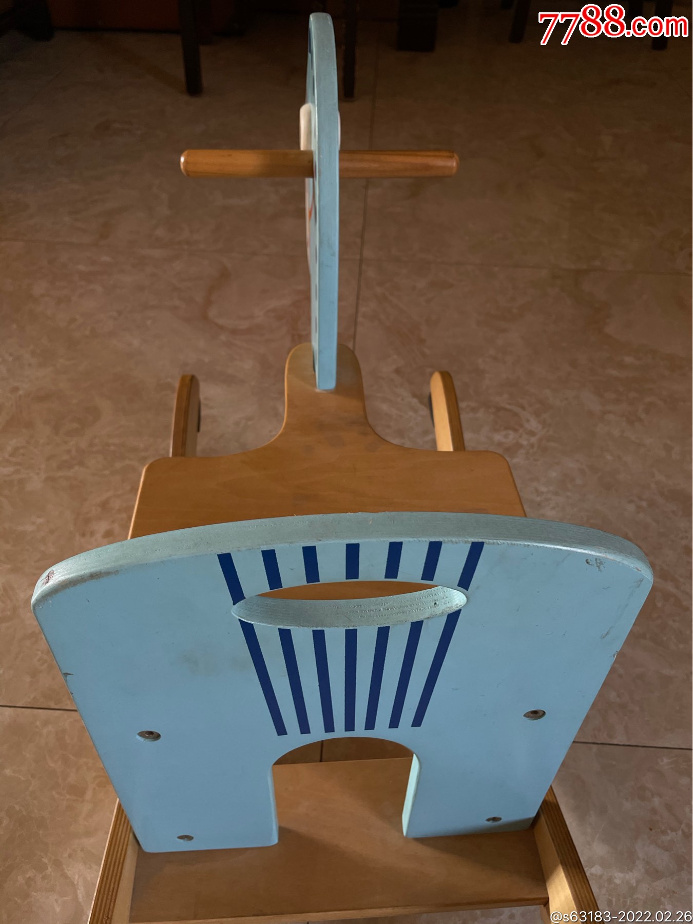 八9十年代的怀旧木马一架