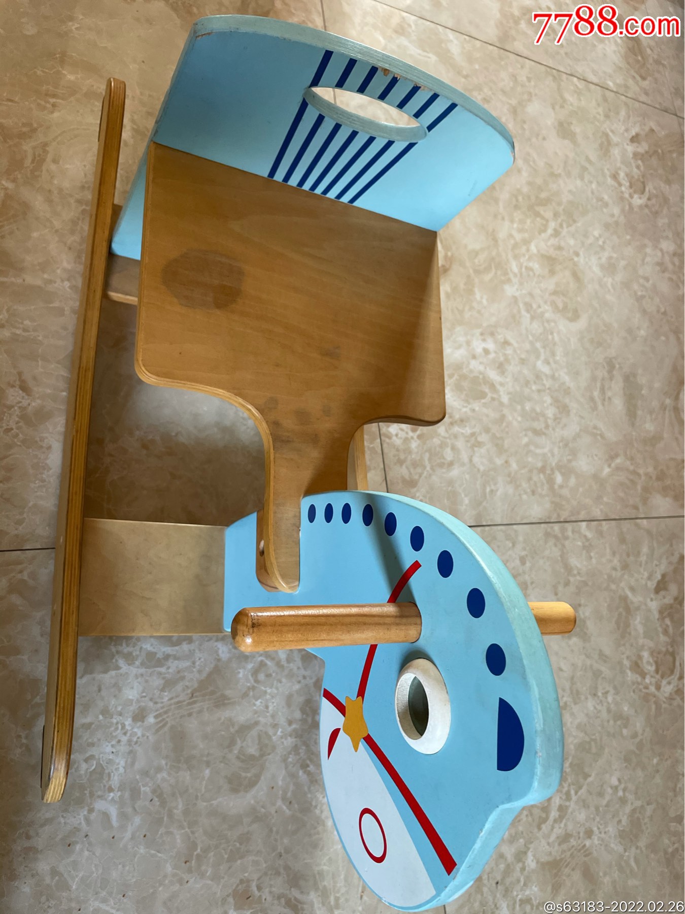 八9十年代的怀旧木马一架