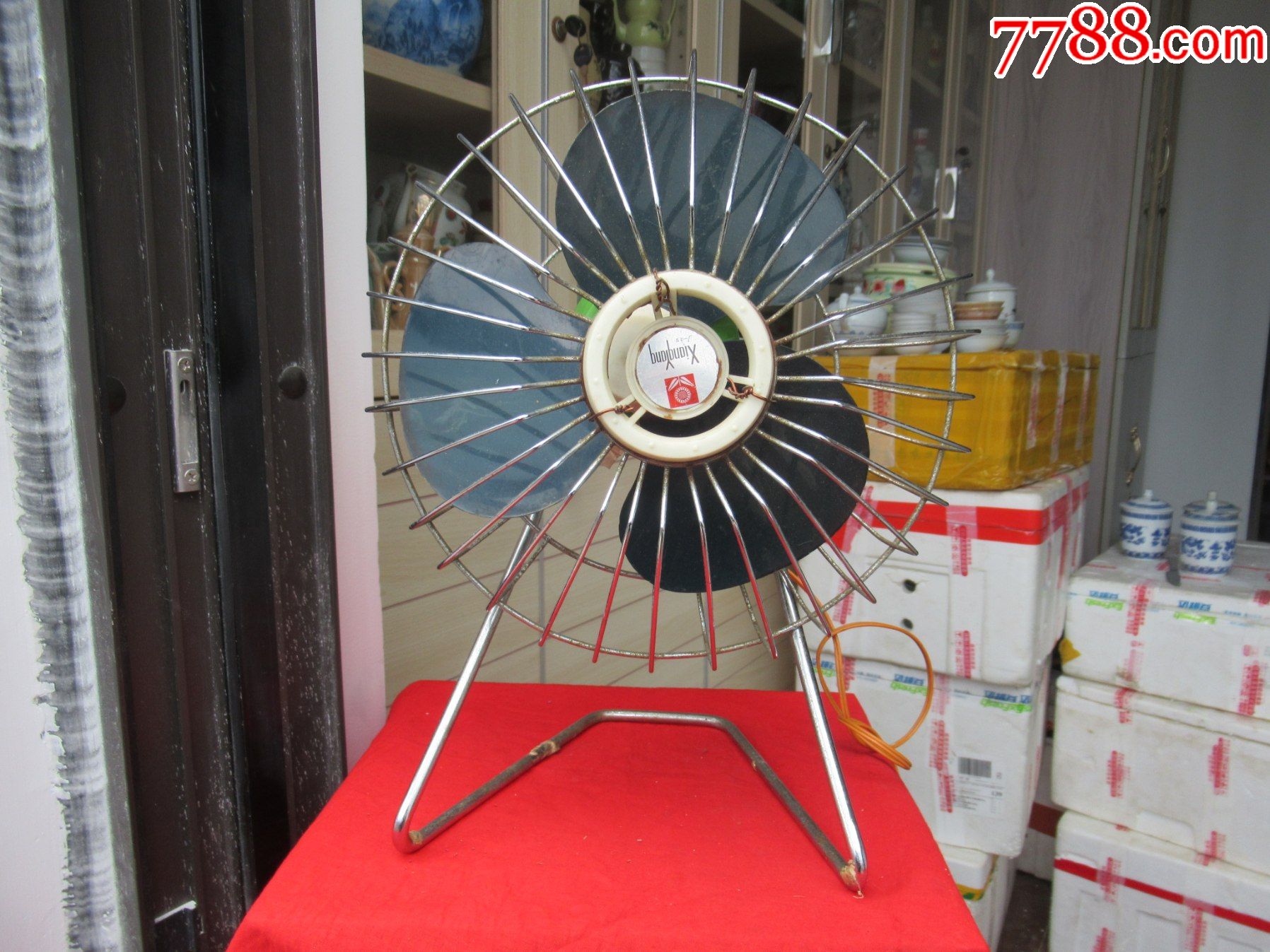 七十年代文革款有上海向阳电扇厂生产的图标向日葵图电风扇以图为准