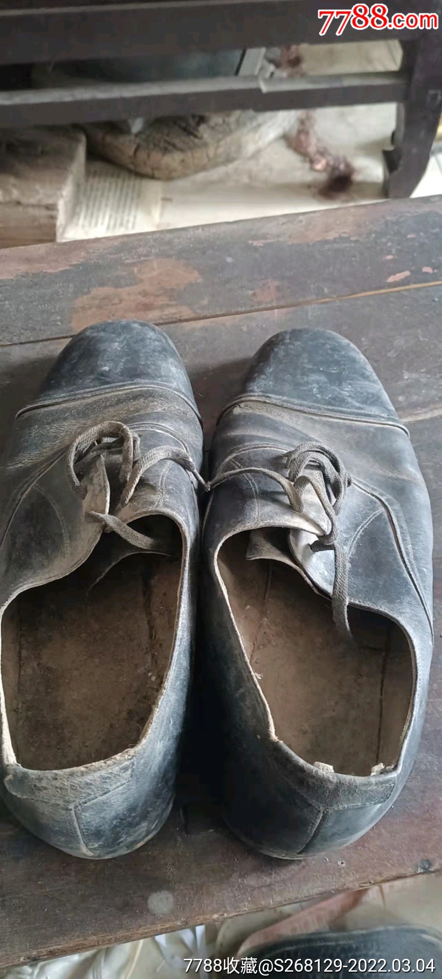 怀旧老式三接头皮鞋