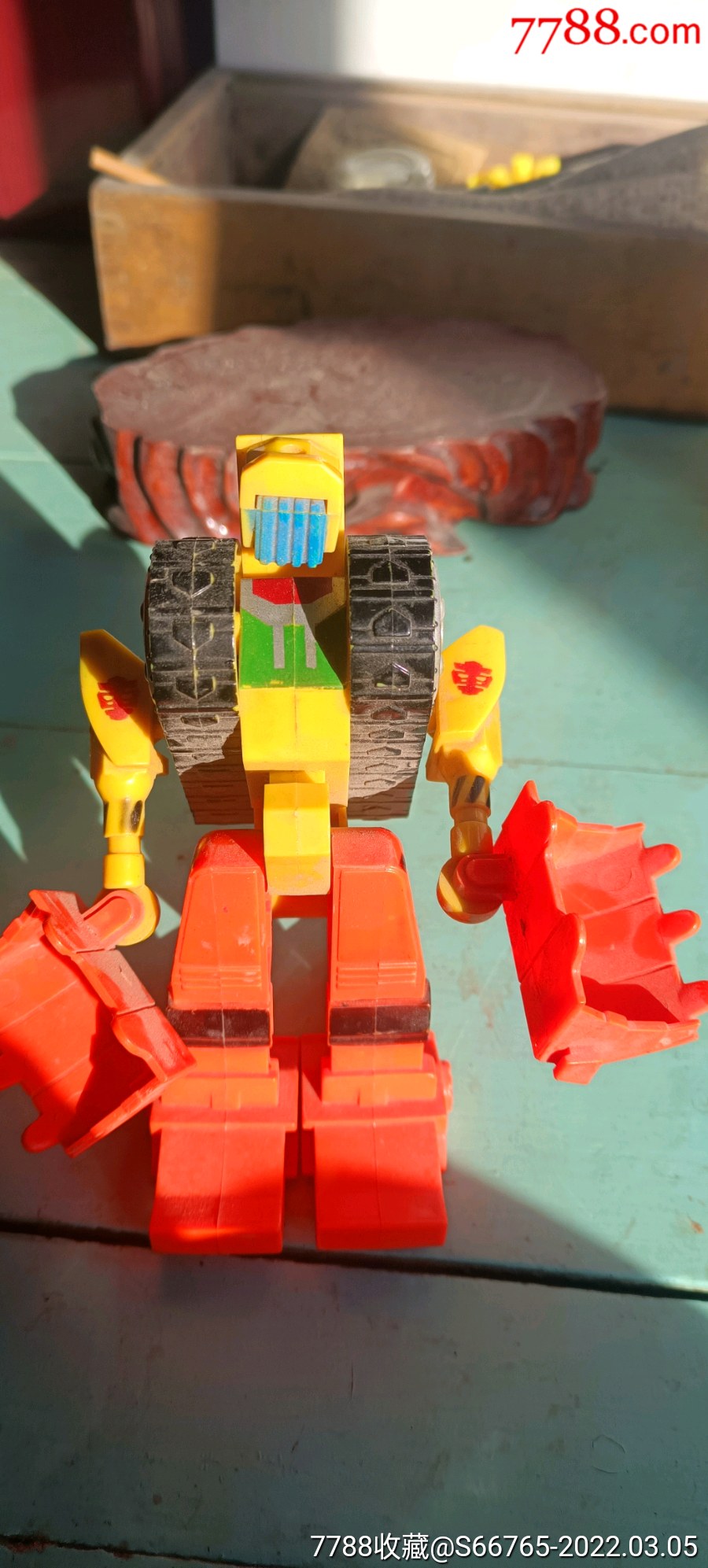 怀旧老塑料铲车变形金刚