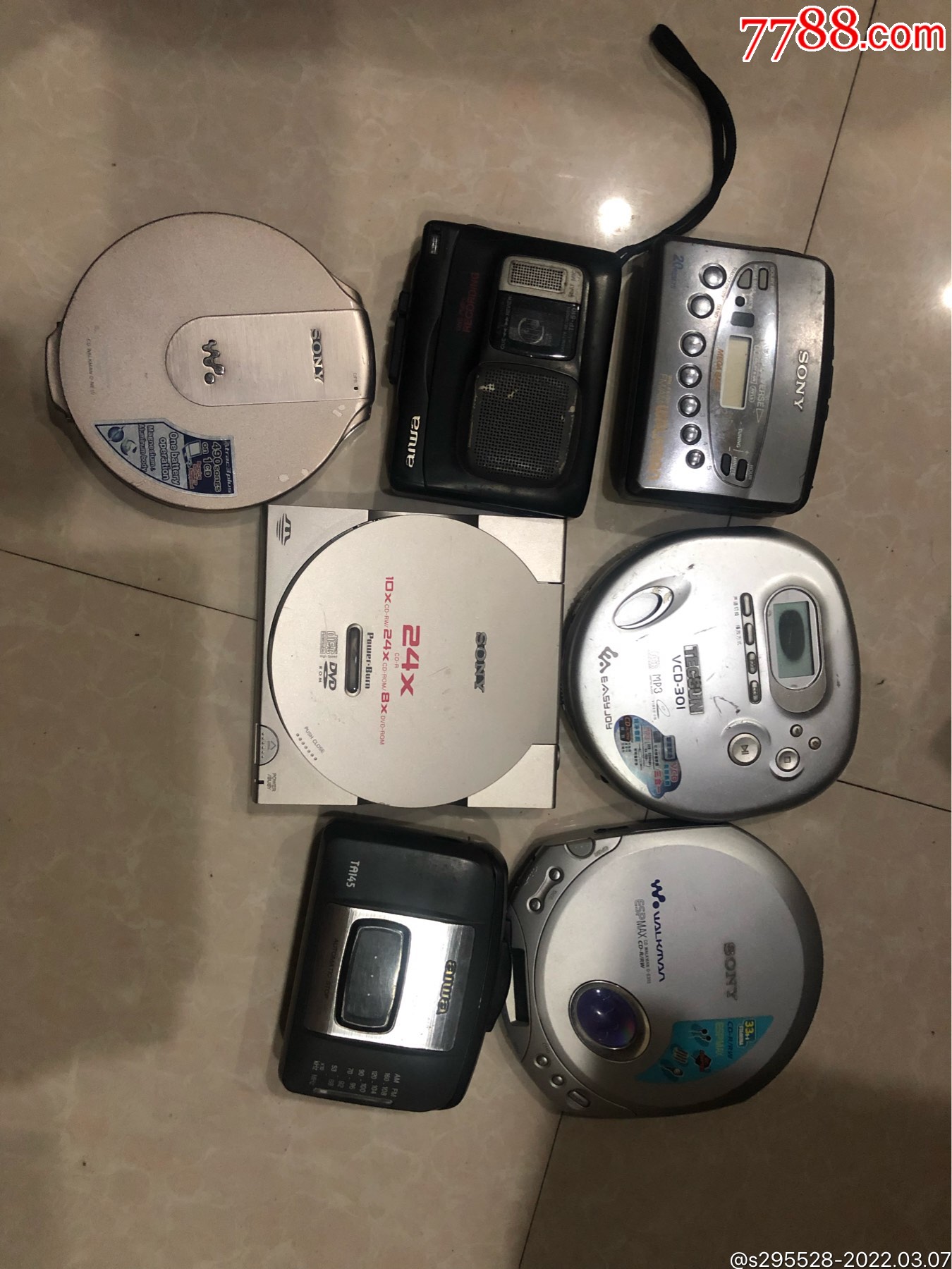 索尼爱华cd随身听磁带机一堆