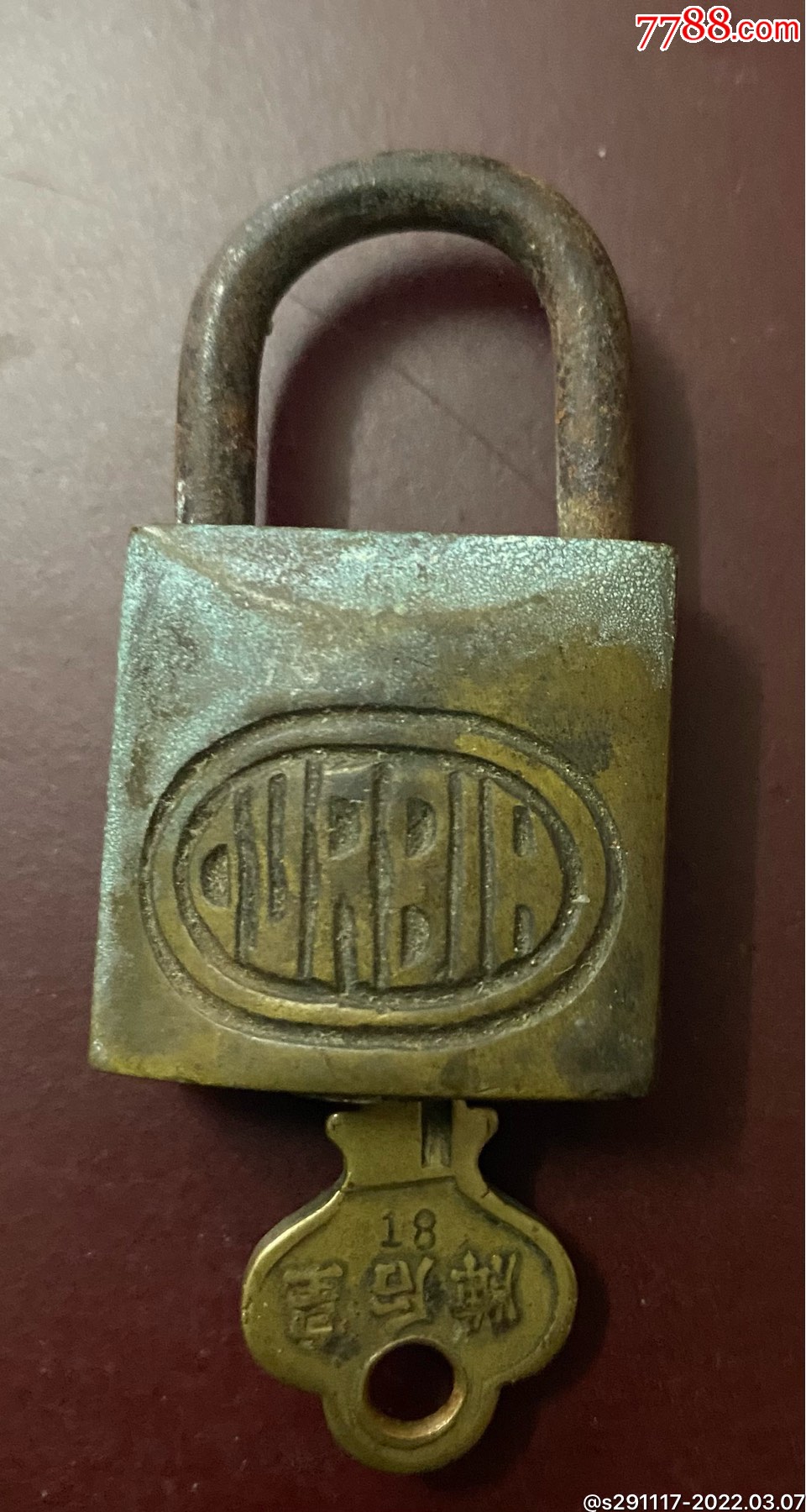 滚动鼠标滚轴,图片即可轻松放大,缩小更多"铜锁/铜钥