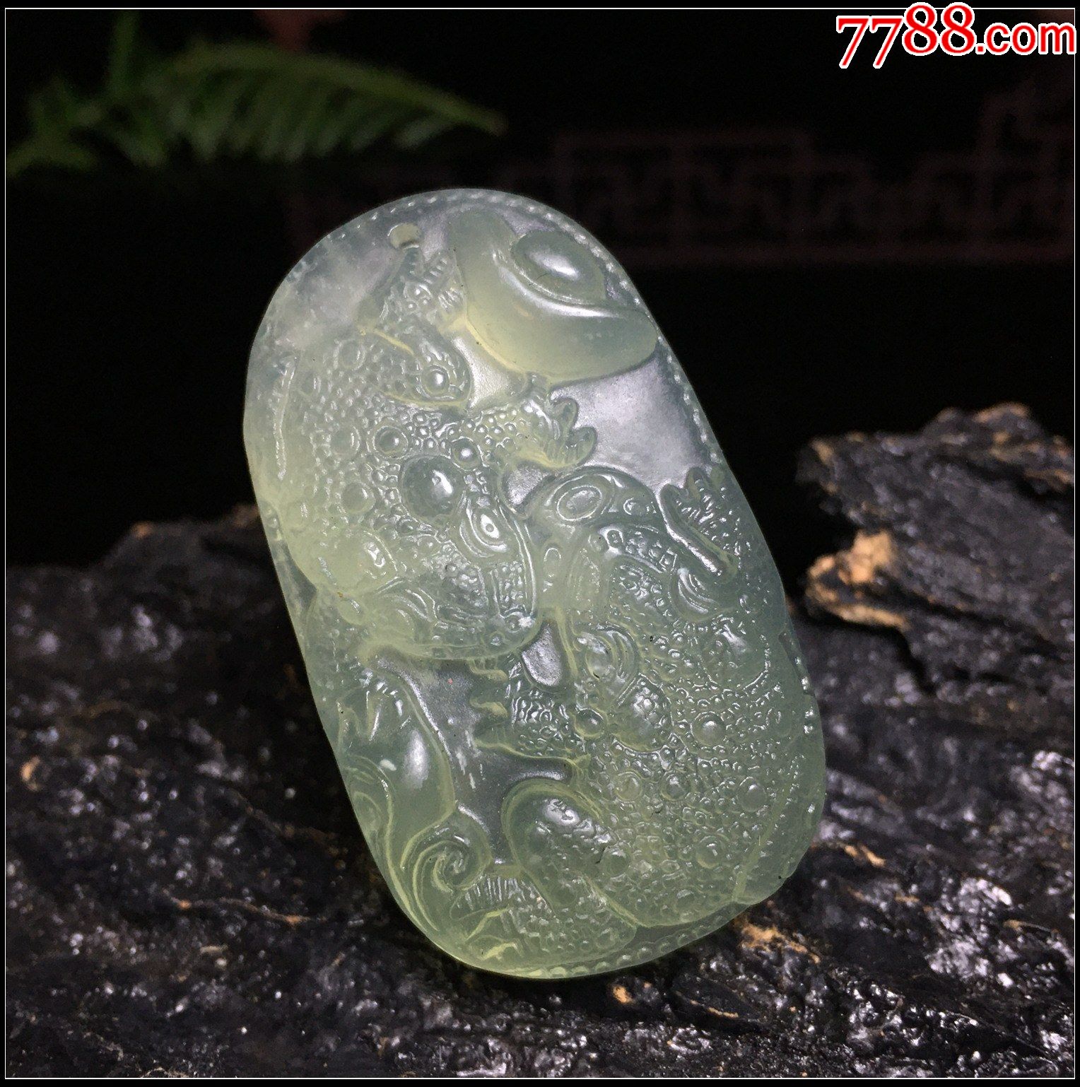 浅绿岫玉金蟾吊坠