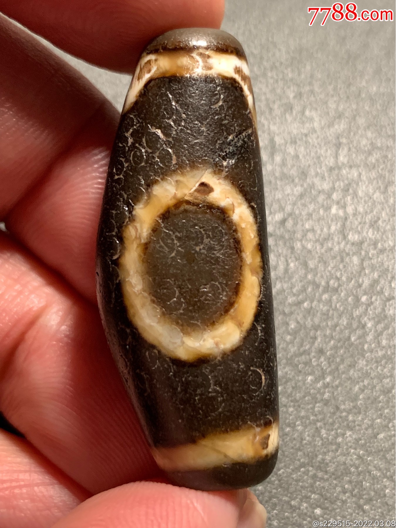 藏传弯月一眼靠山天珠41816122毫米