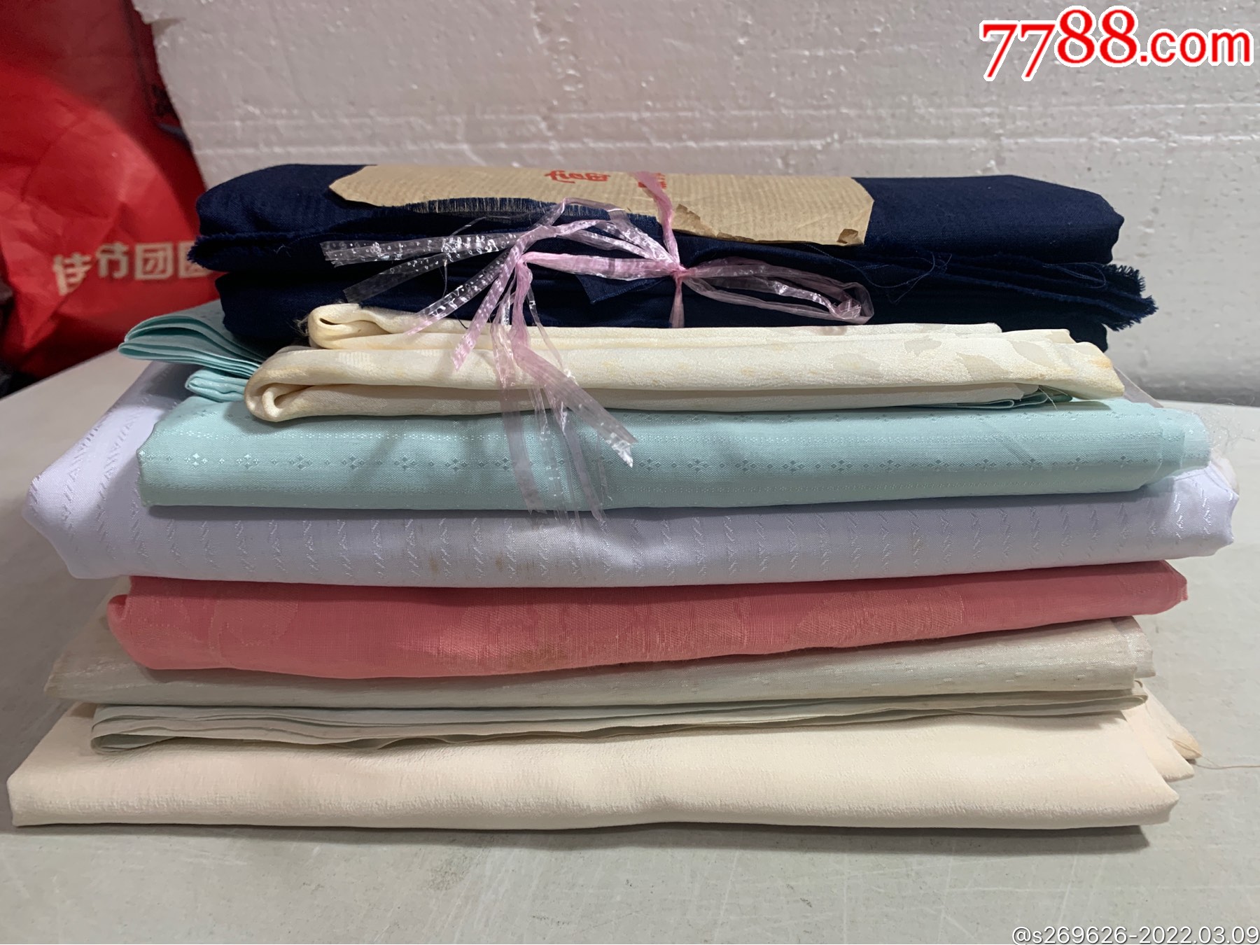 五六十年代丝绸布匹共7匹见图