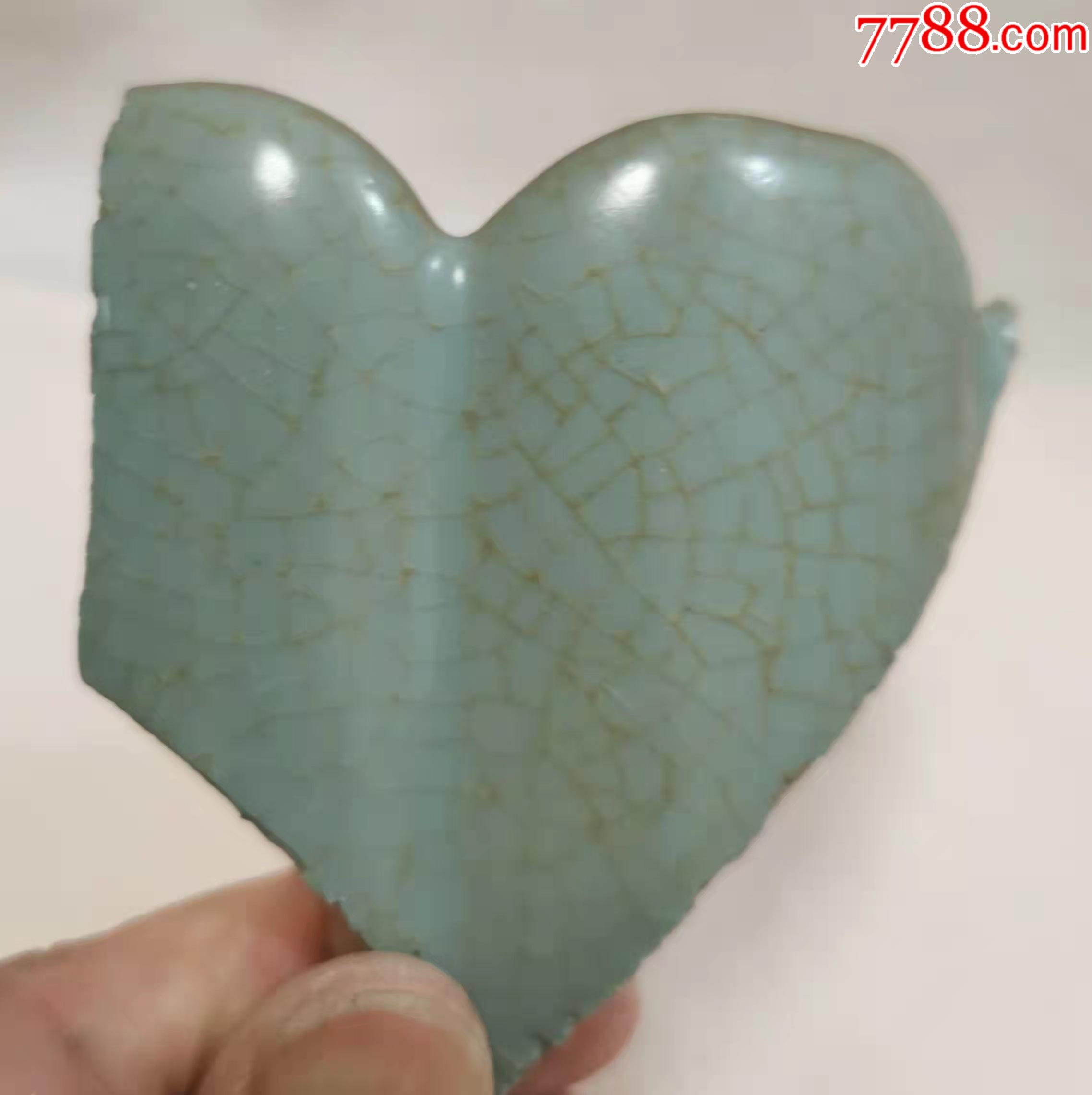 北宋汝窑天青釉温碗瓷片放漏拍