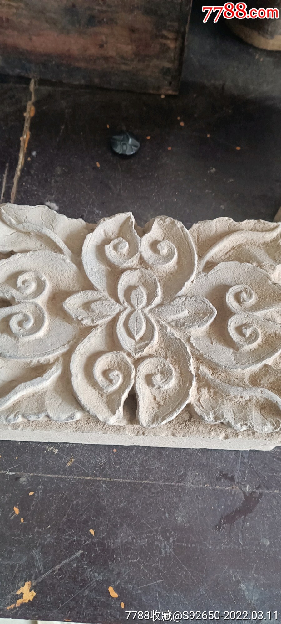 滚动鼠标滚轴,图片即可轻松放大,缩小更多"古砖/画像