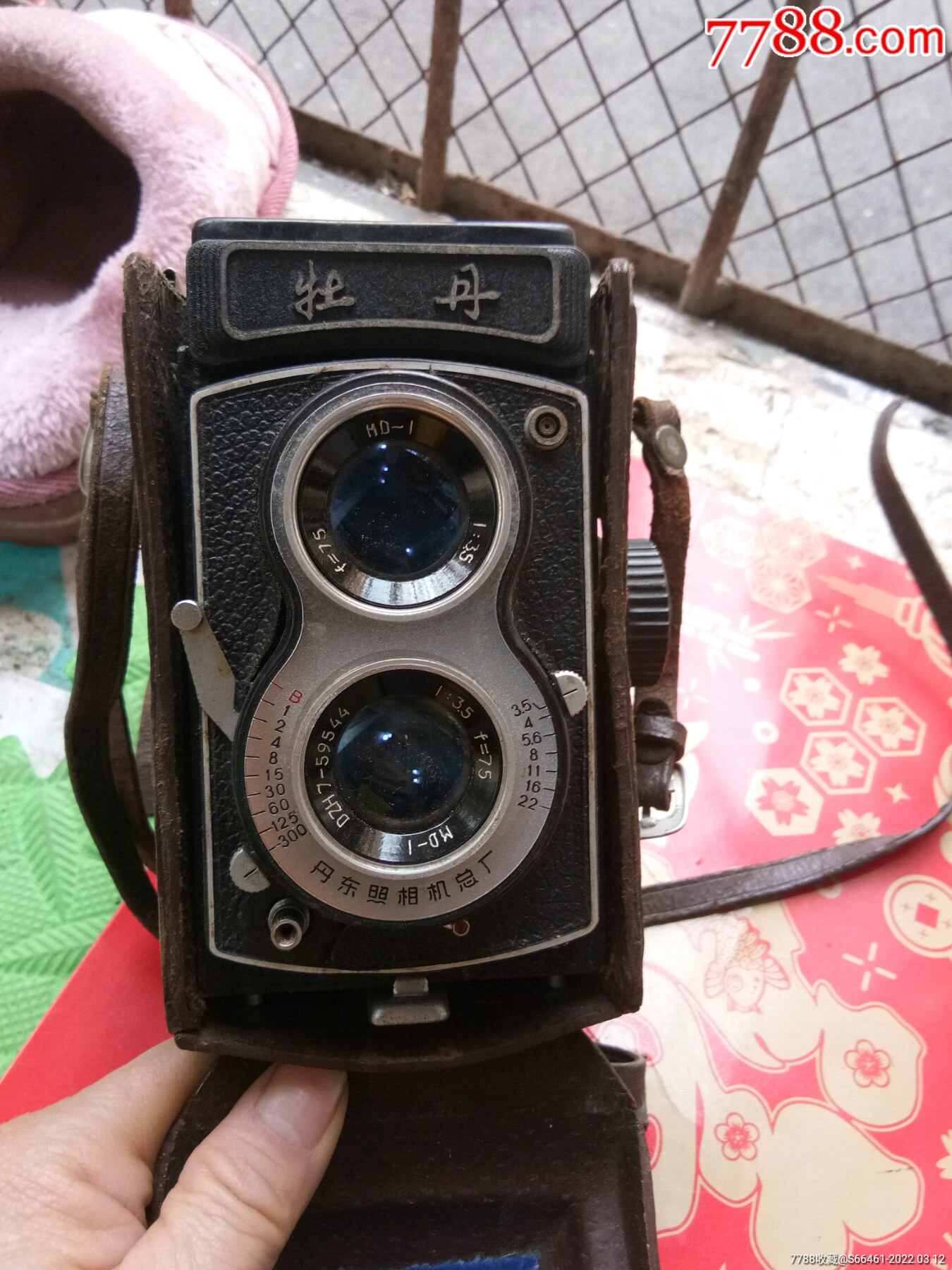 挺重早期好品带牛皮套的牡丹相机一个
