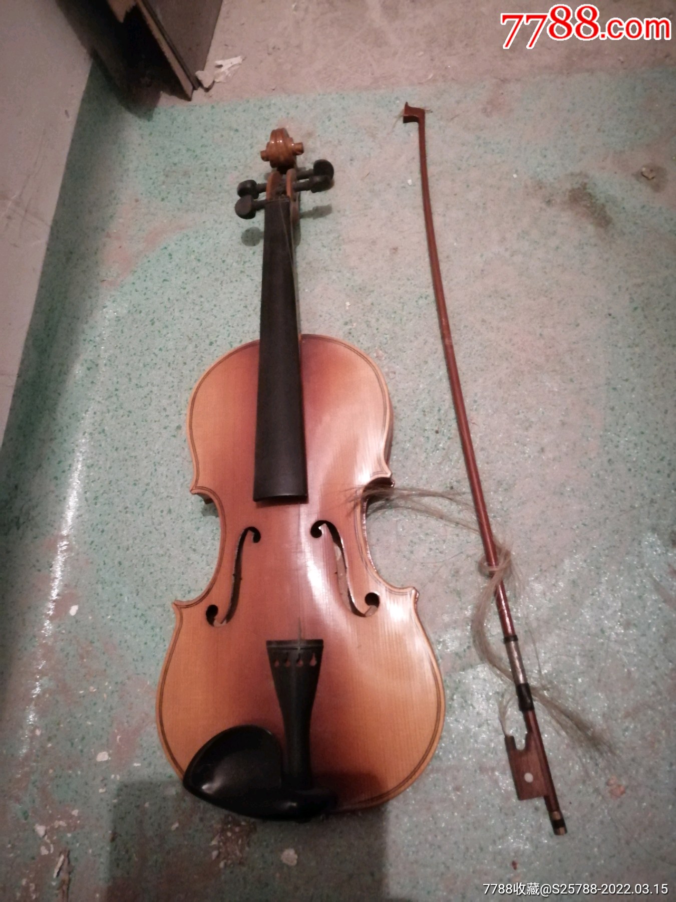 上海产百灵牌小提琴