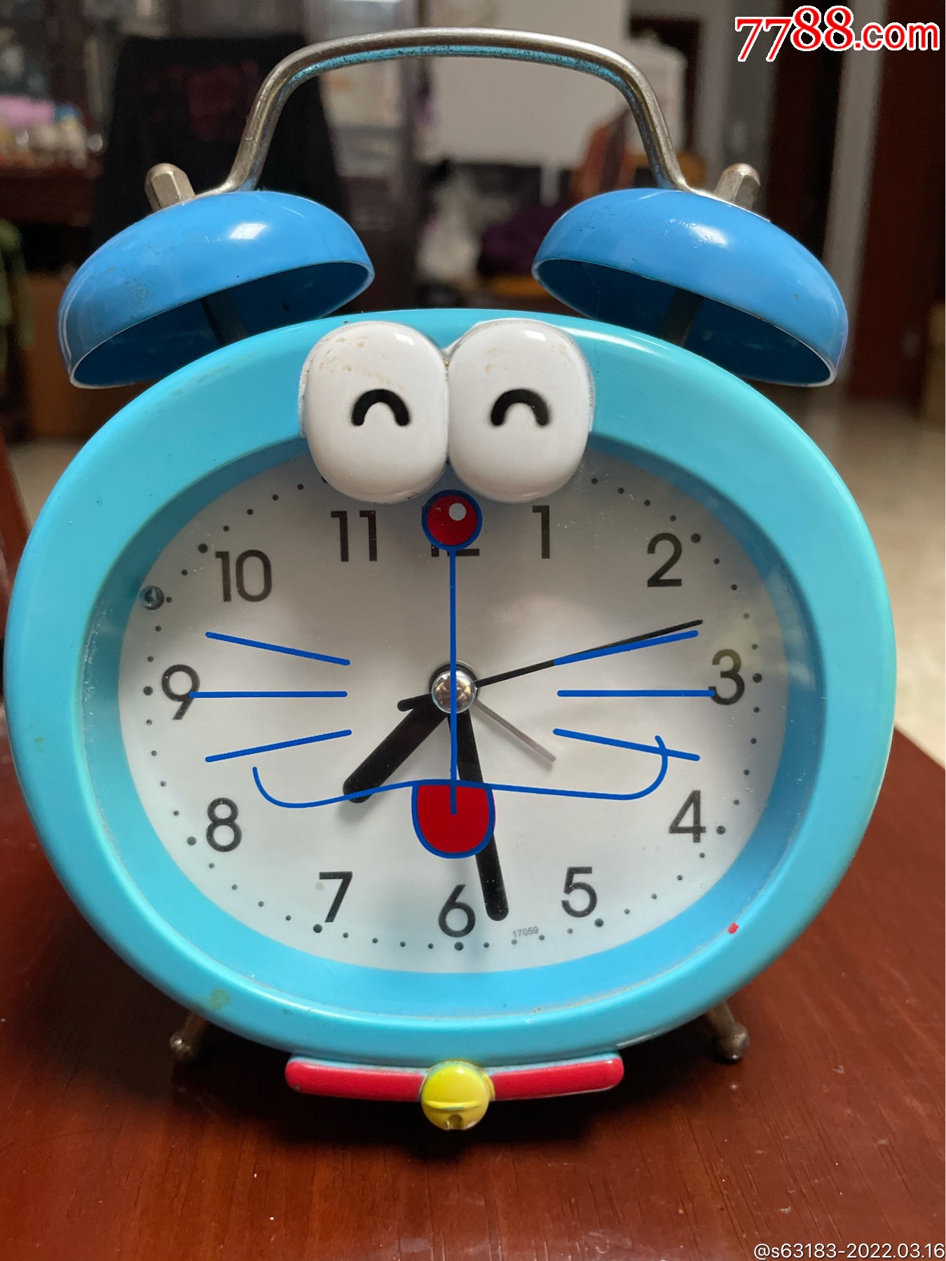 一只猫形大闹钟