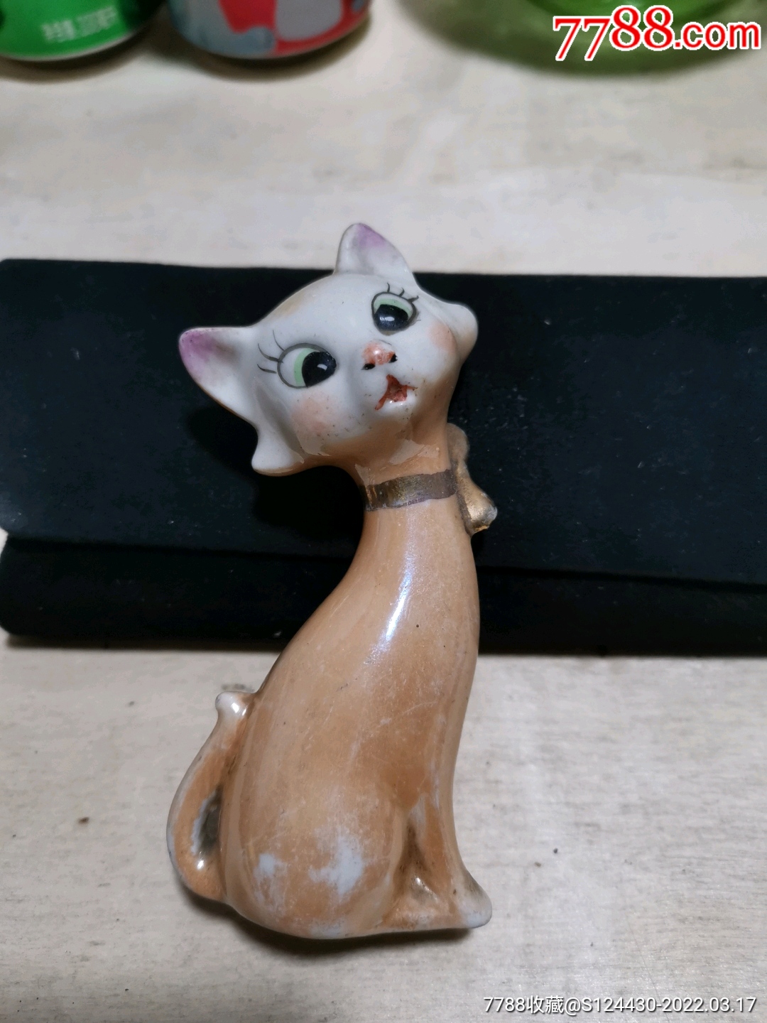 可爱的小瓷猫摆件