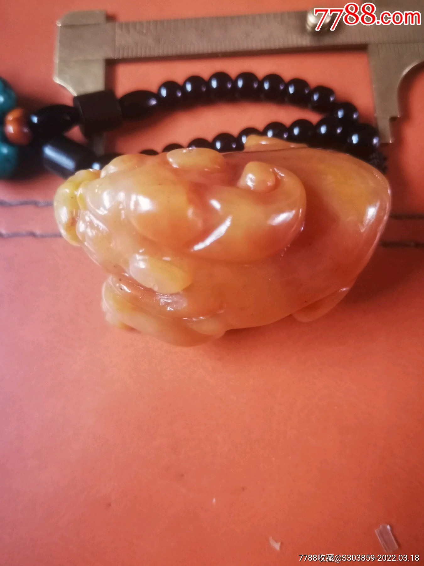 这是一块老鹿目格田黄石结晶冻底非常精美