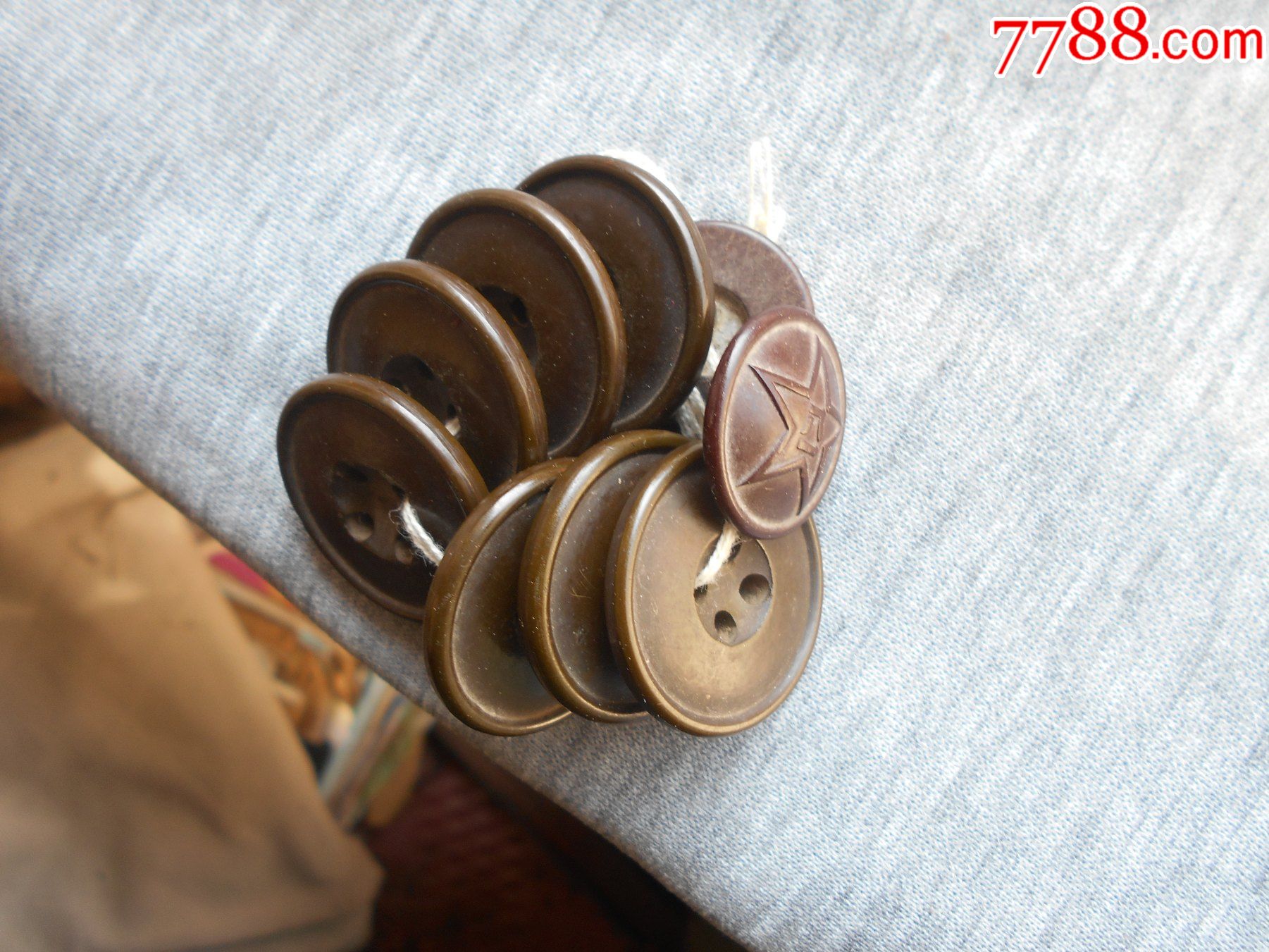 早期中国人民解放军五零式五五式大衣常服纽扣