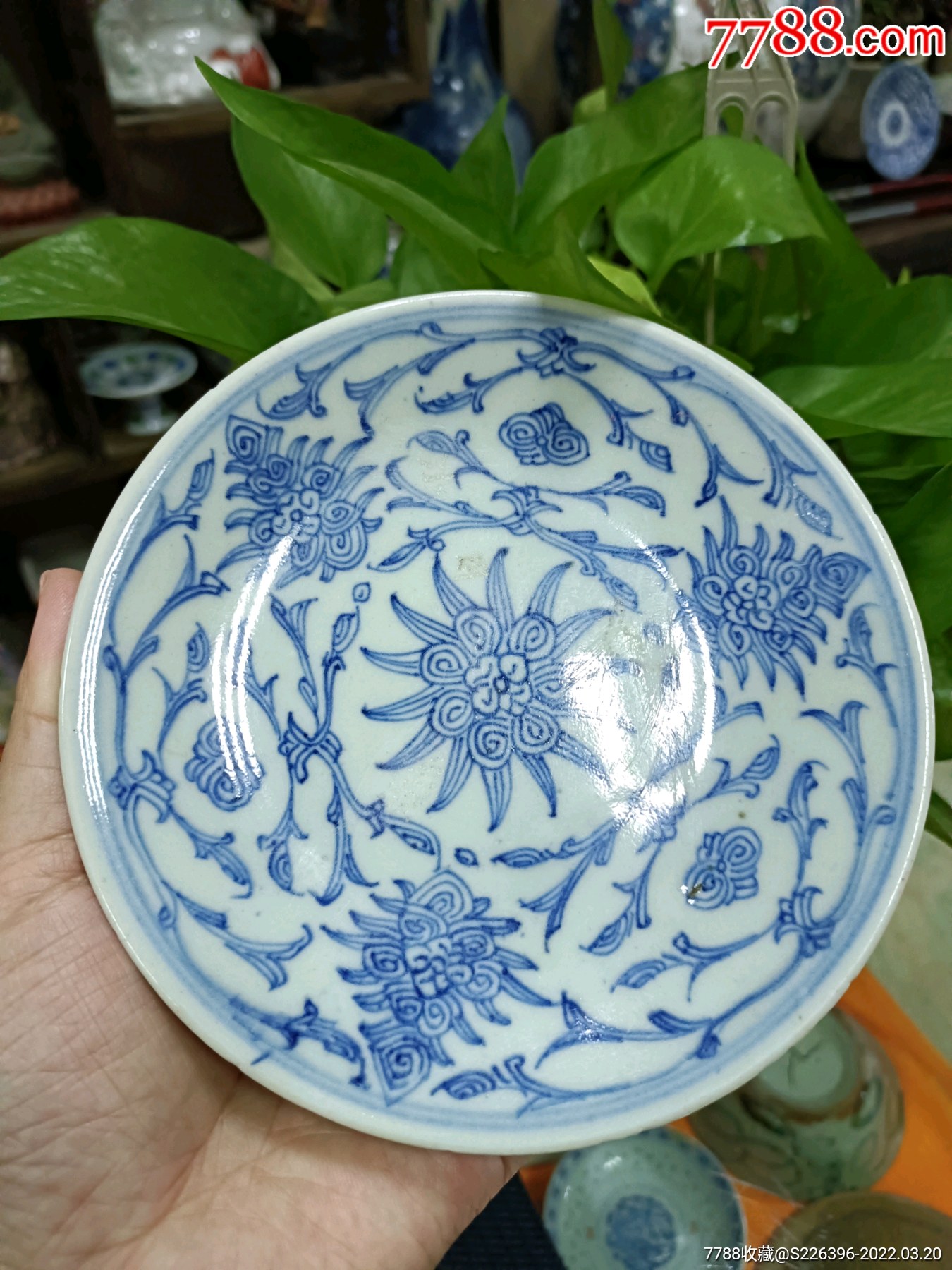 清三代青花缠枝莲纹盘