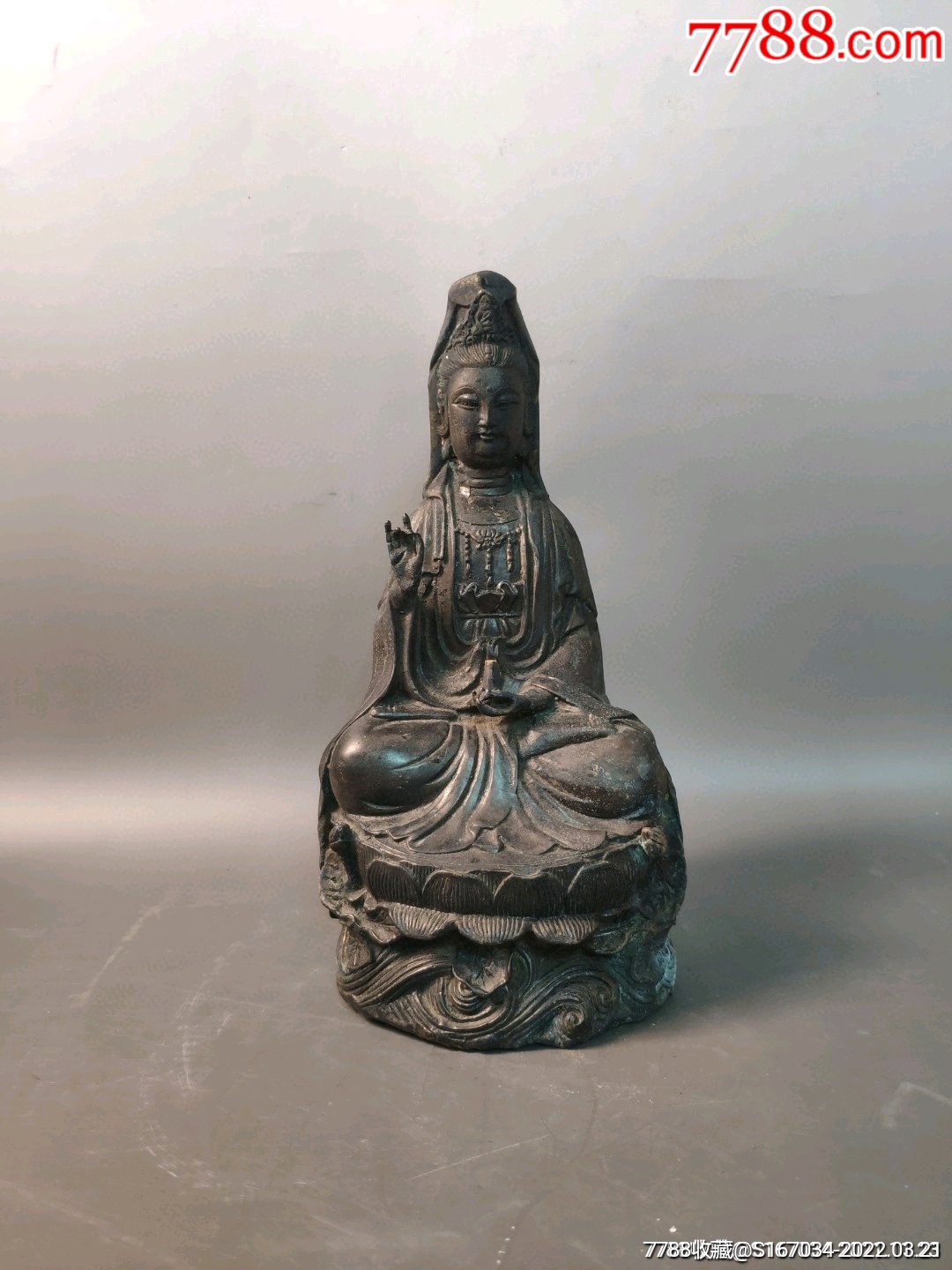 铜观音坐莲摆件有年代感高
