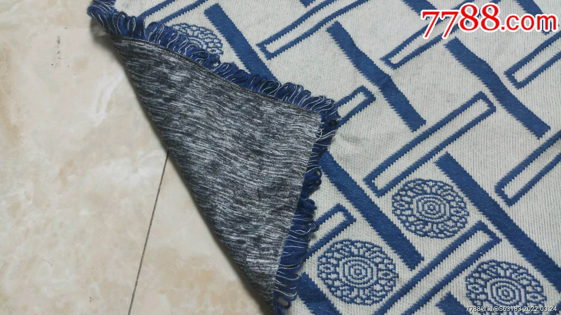 八十年代茶几或花架桌布一块其它摆饰不包含拍卖中仅供参考厚实有隔里