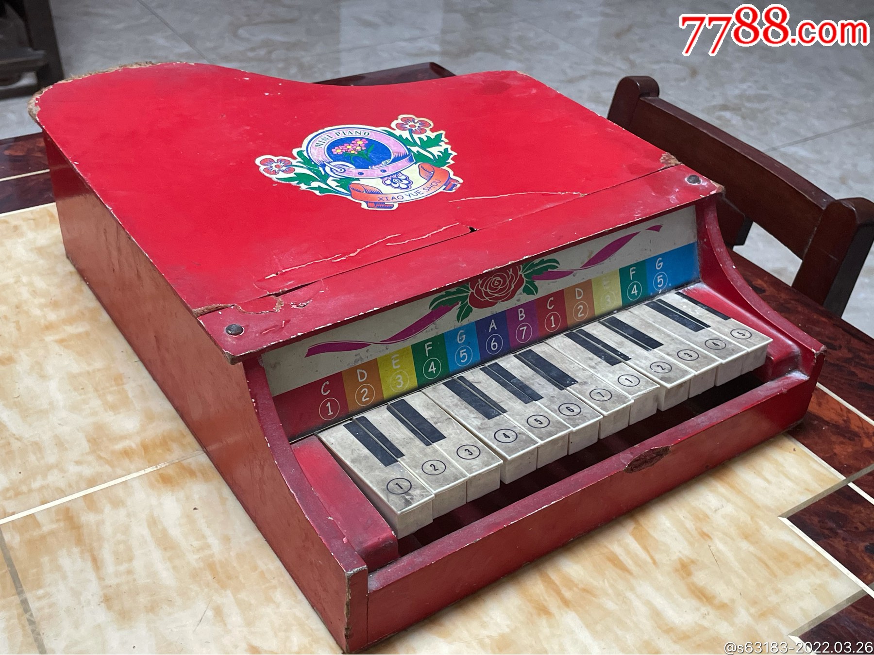 5品99八9十年代的怀旧木马一架￥58五品以下99七十年代小乐手玩具