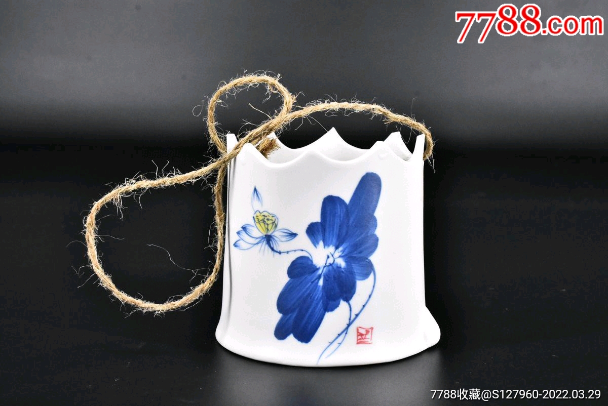 48p8793陶瓷花瓶一件手绘荷花图案造型精美别致带挂绳可悬