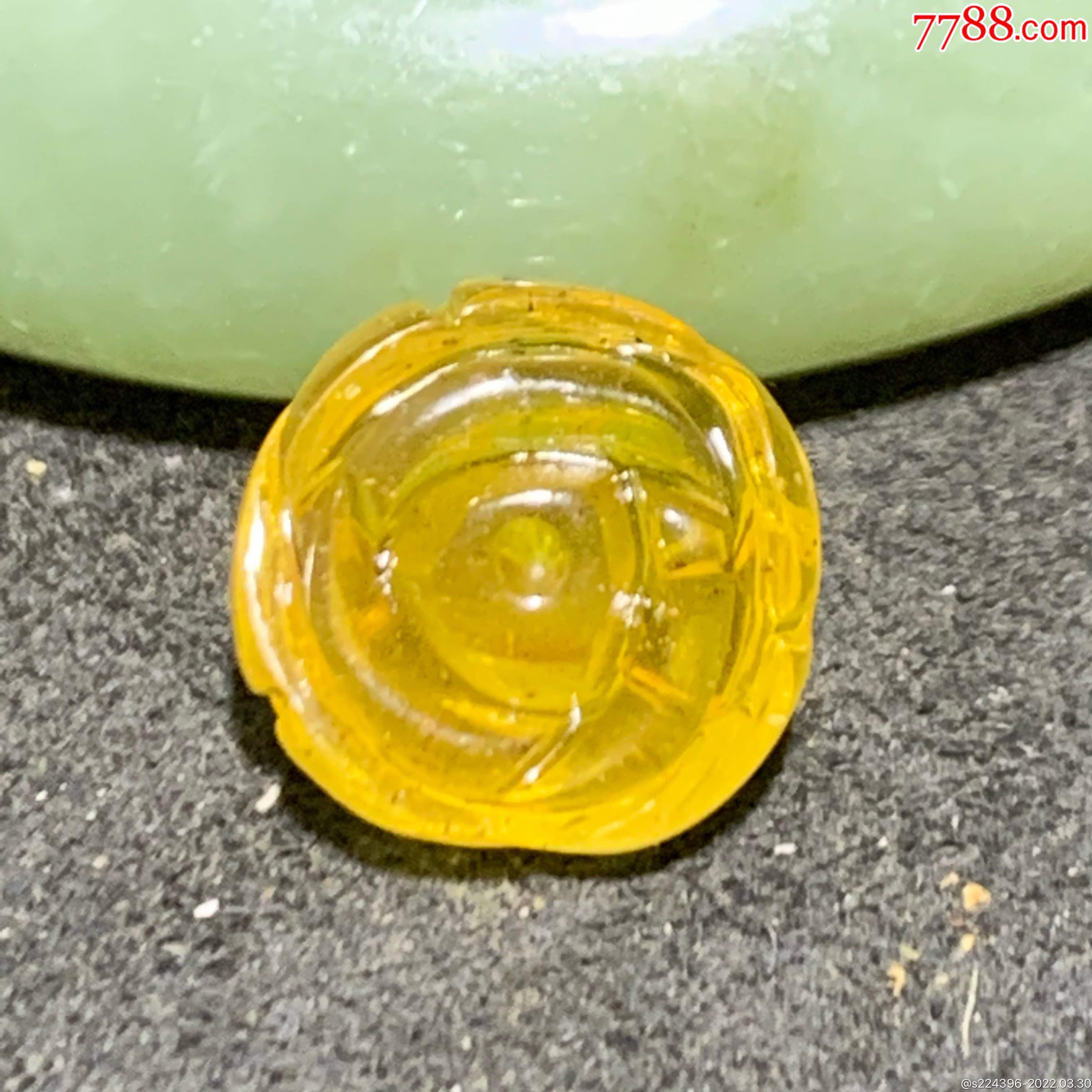 精美天然俄料蜜蜡雕刻玫瑰花戒面一个