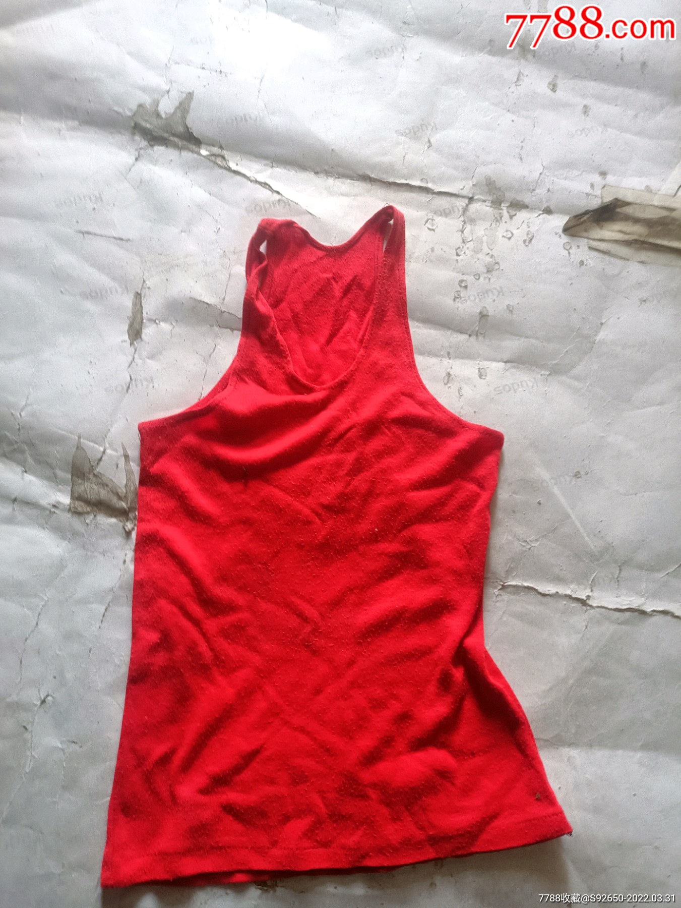 怀旧老式红背心