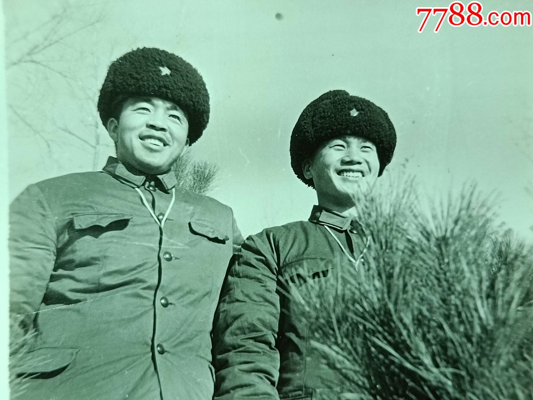 滚动鼠标滚轴,图片即可轻松放大,缩小更多"老照片"商品>>>>￥17品99