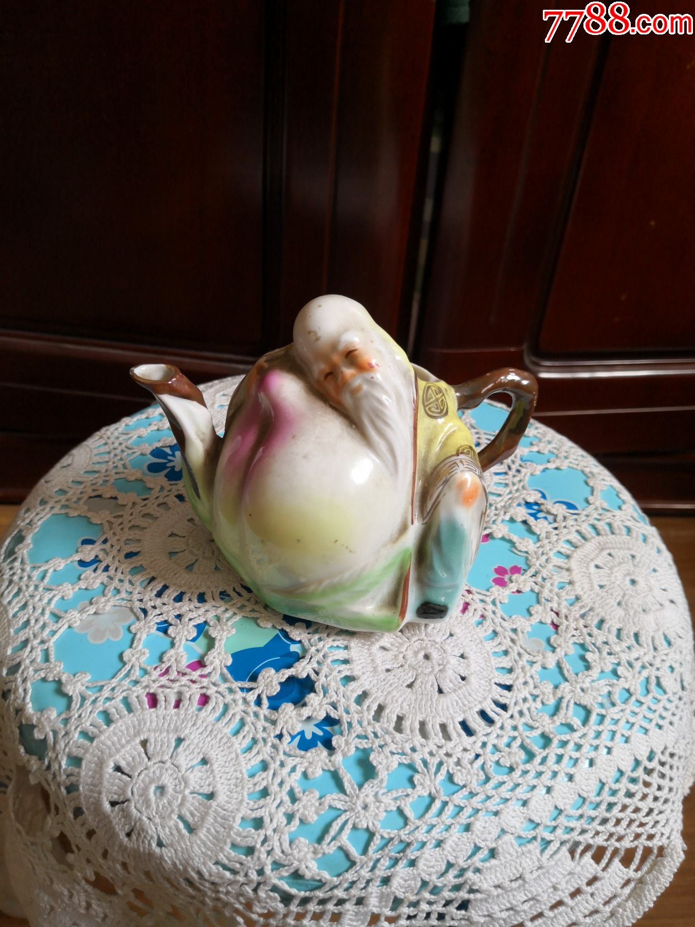 寿星桃图案瓷壶