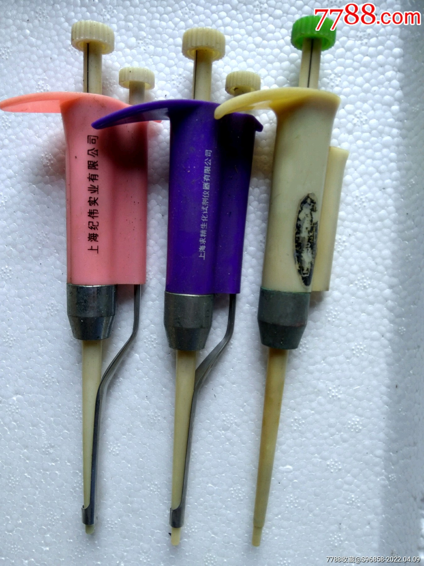 实验室用的三支微量移液器