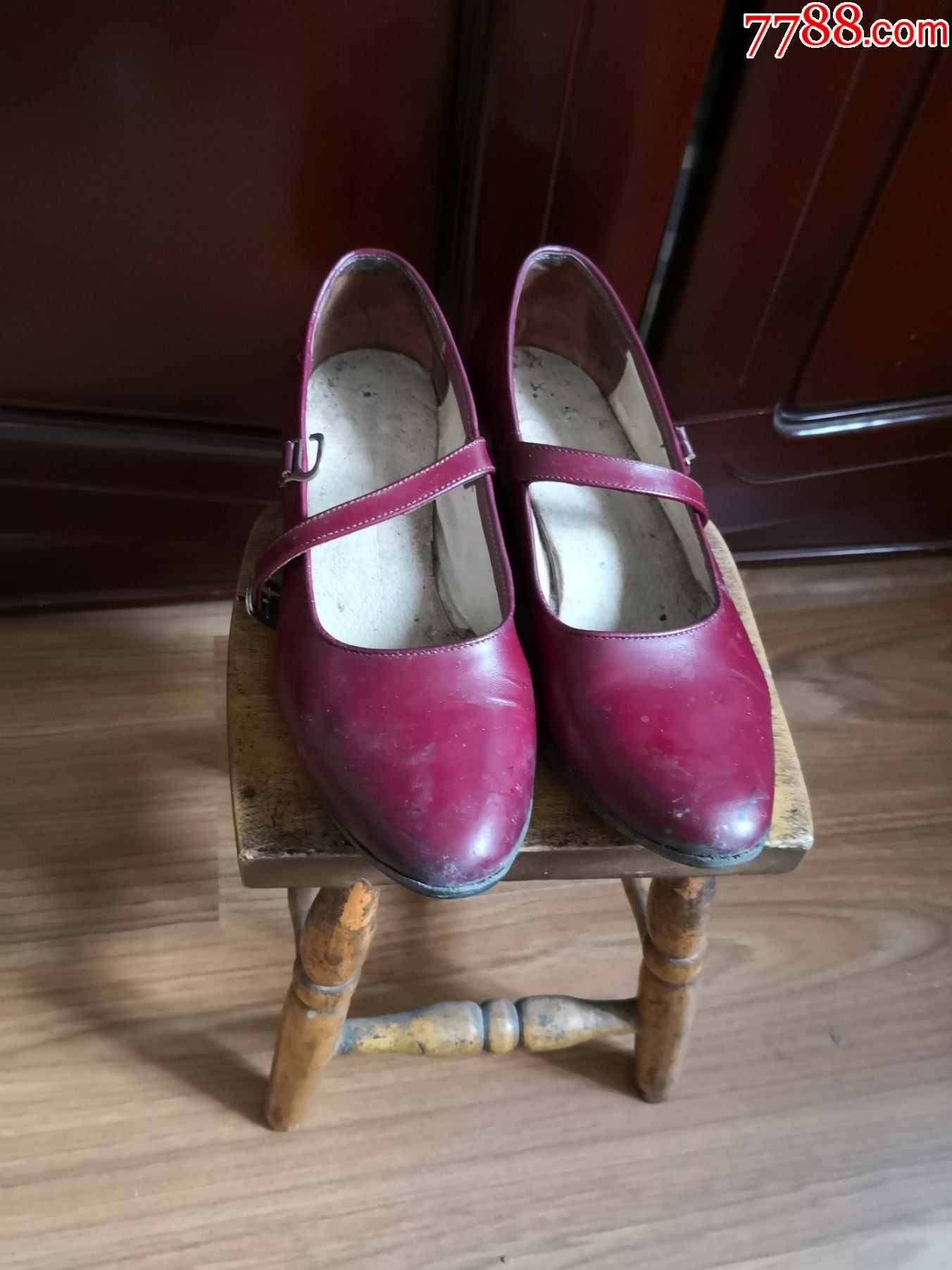 红青蜒女式皮鞋老款图片