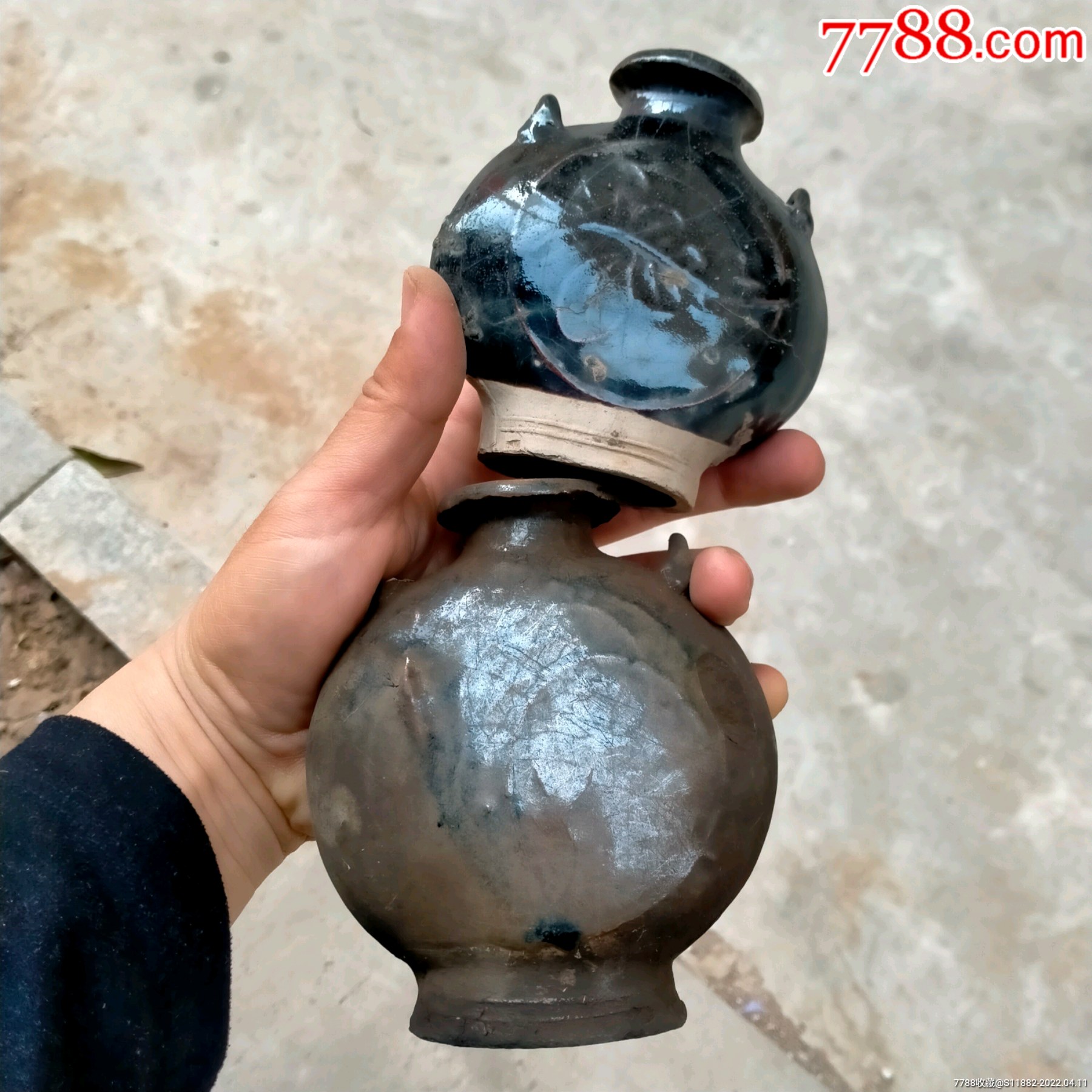 民国酱轴带图案小酒壶油壶一对特价惠让藏友