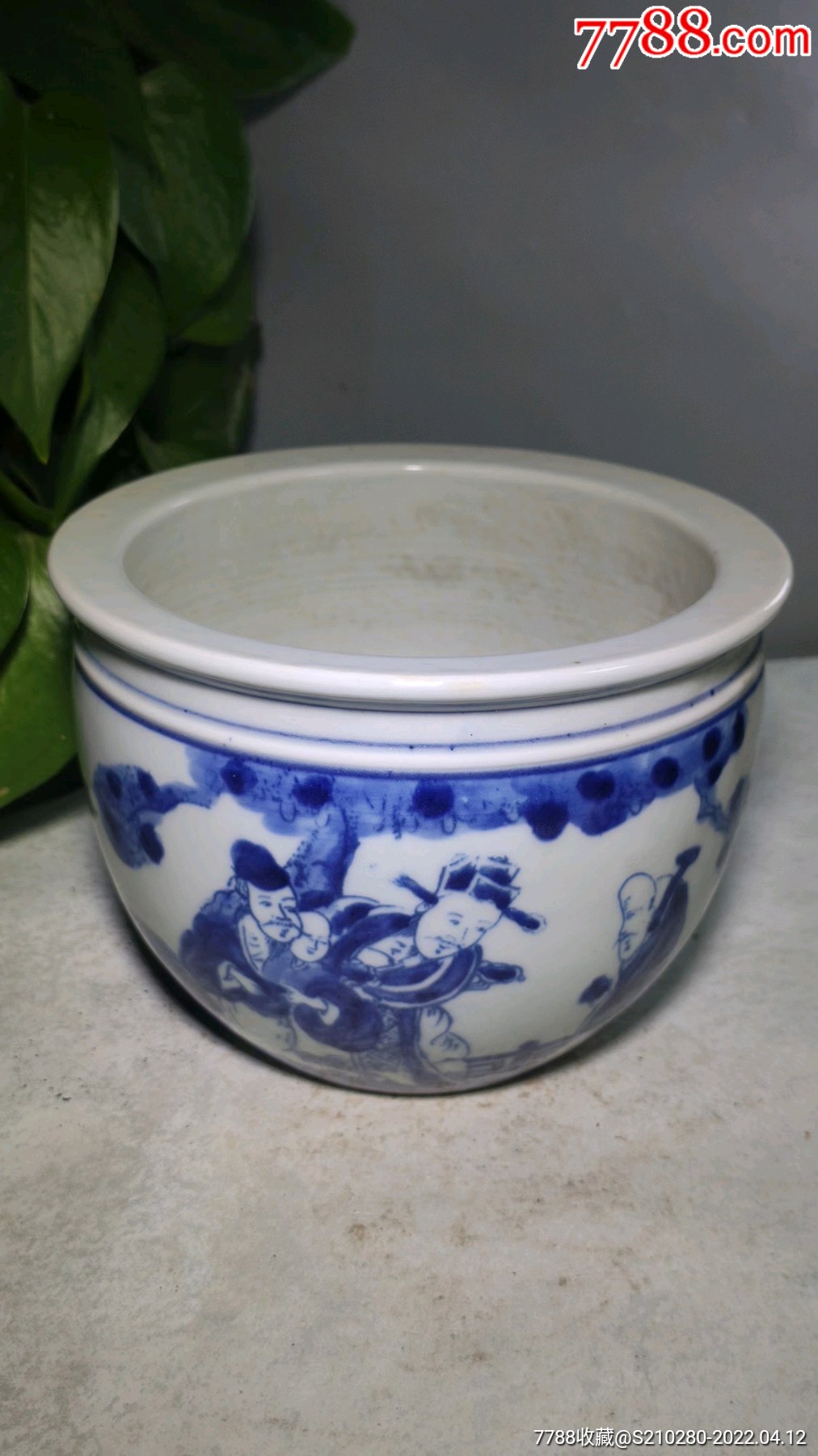 青花人物瓷卷缸造型独特瓷质细腻釉水肥厚人物生动形象十分精致
