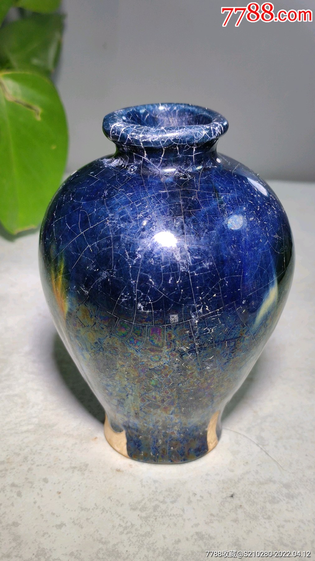 窑变蓝釉瓷瓶子造型独特瓷质细腻釉水肥厚