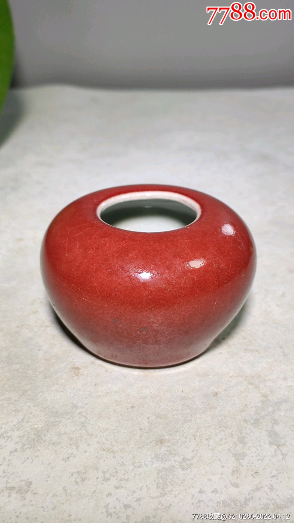 红釉小水盂造型独特瓷质细腻釉水肥厚