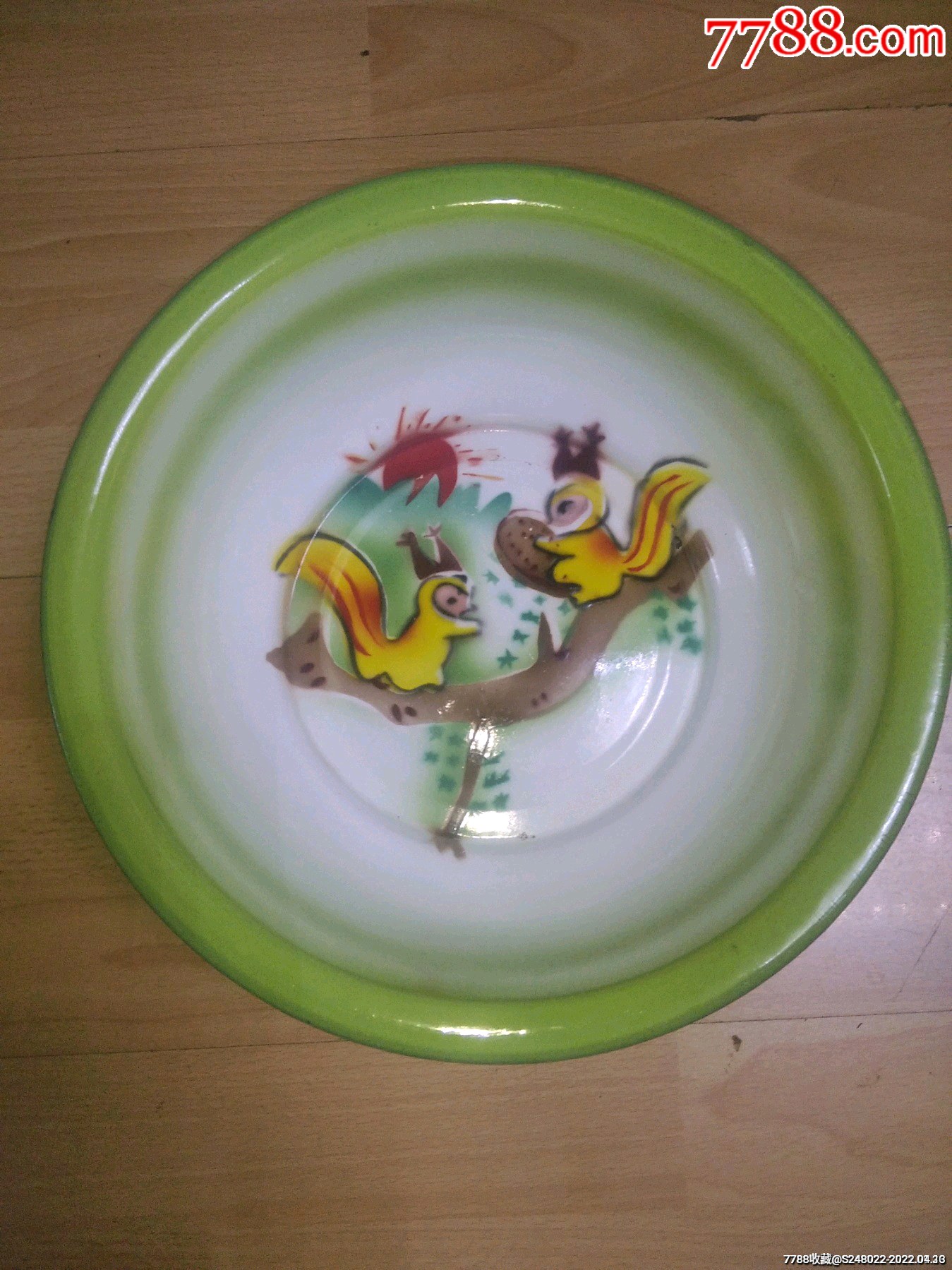 80年代好品搪瓷盆2只松鼠抱着果子在树上