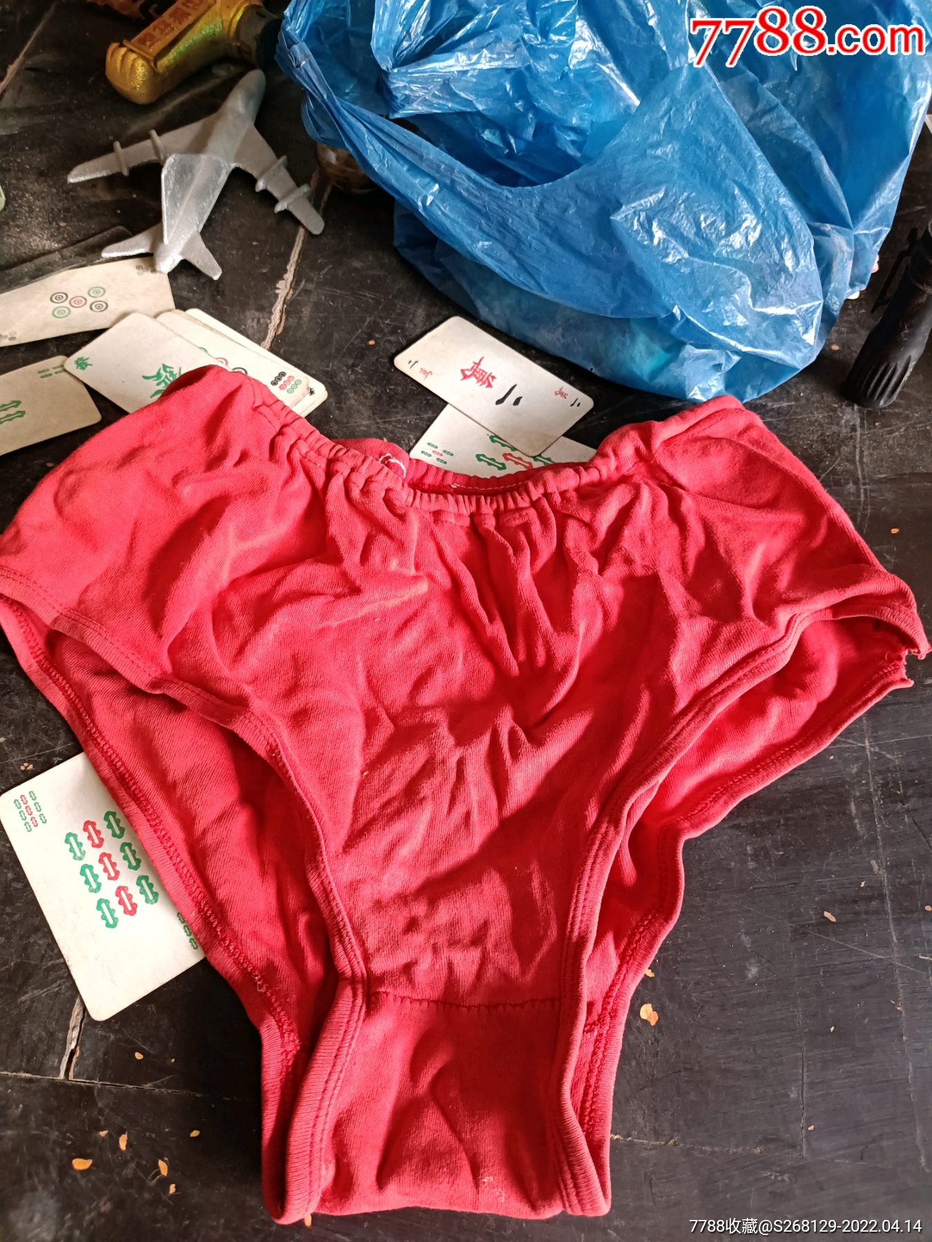 怀旧老红三角裤衩