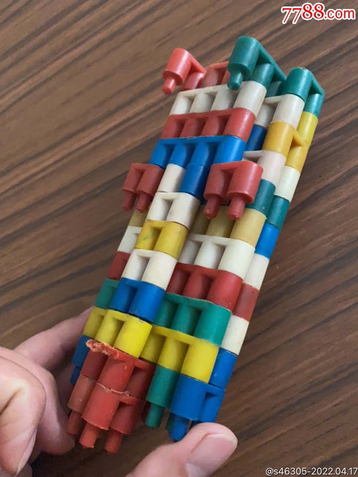 怀旧玩具可以拼插的塑料玩具请看图辨别