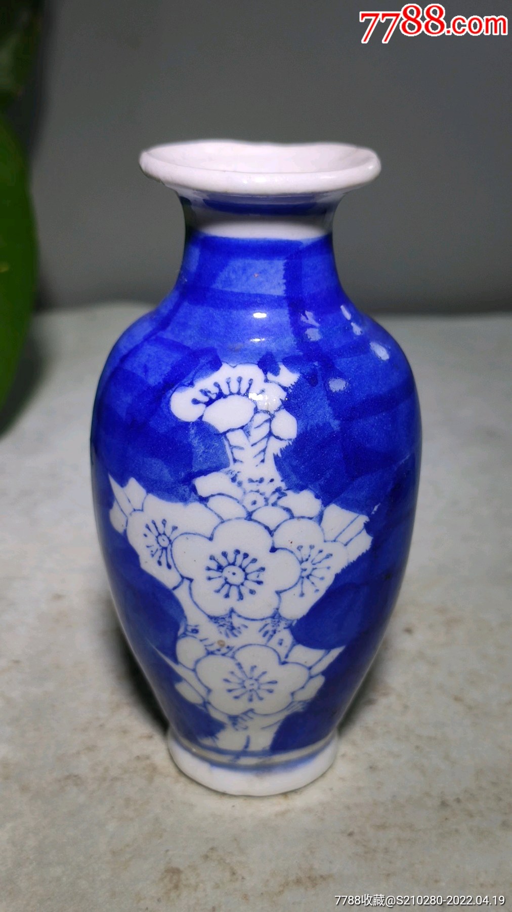 青花瓷瓶简单花纹图片
