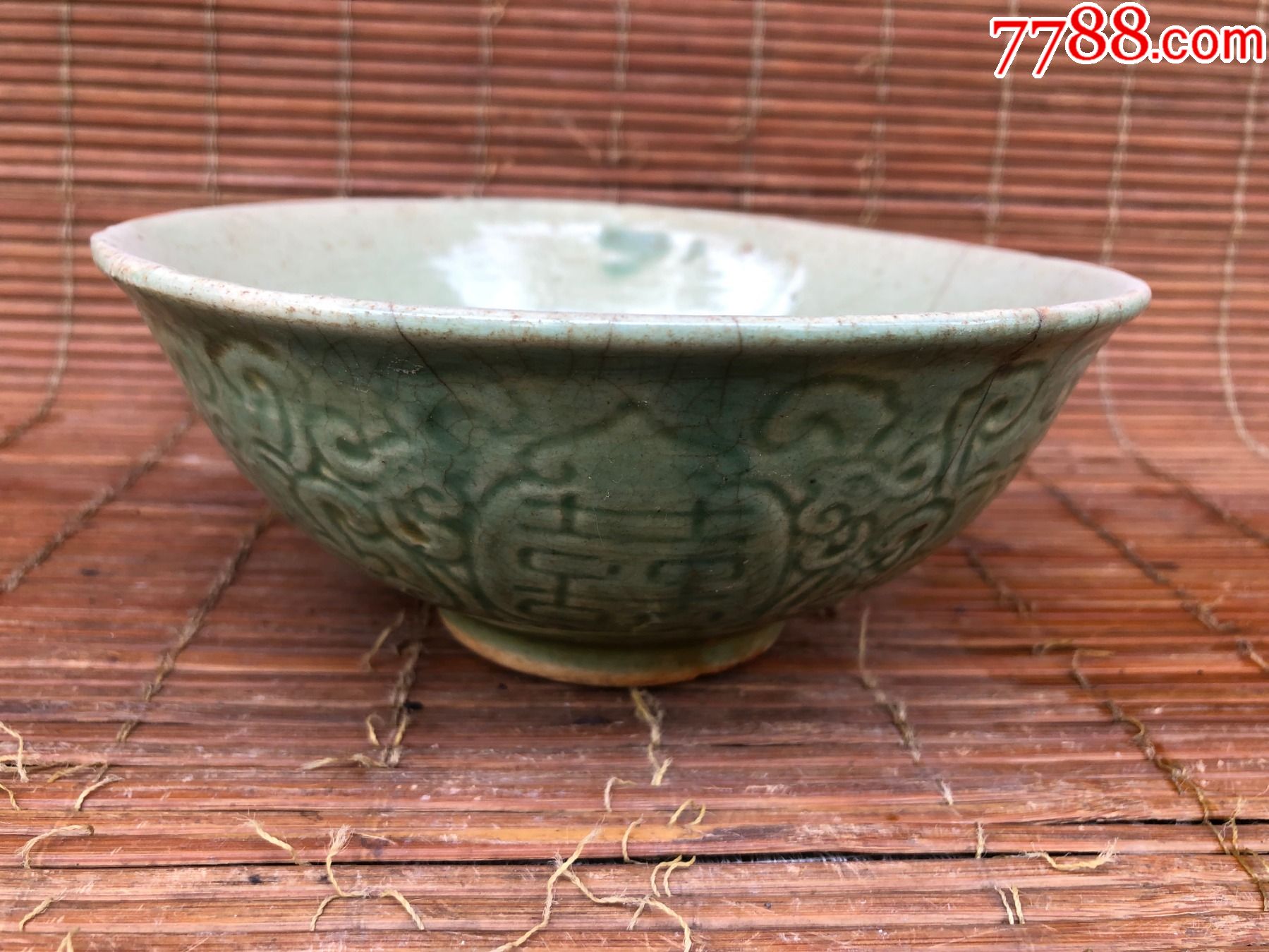 老刻画绿釉碗