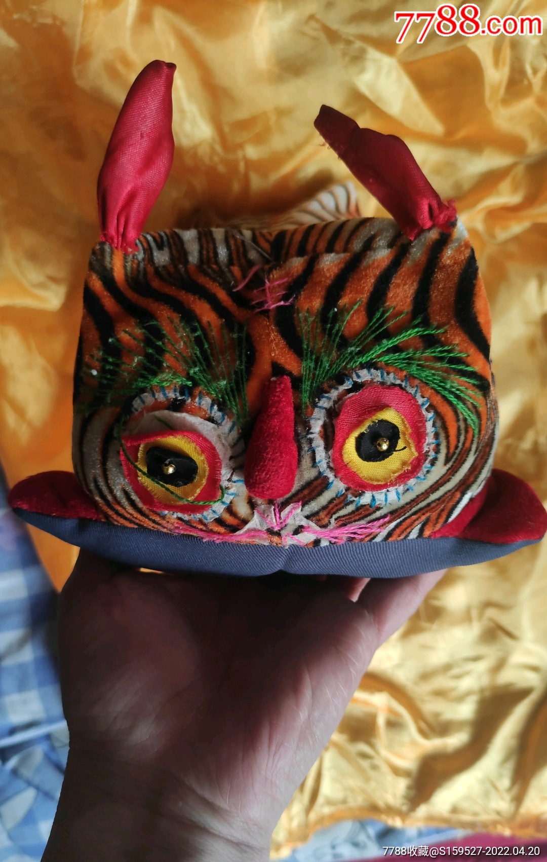 一个70年代的双头老虎枕头品如图