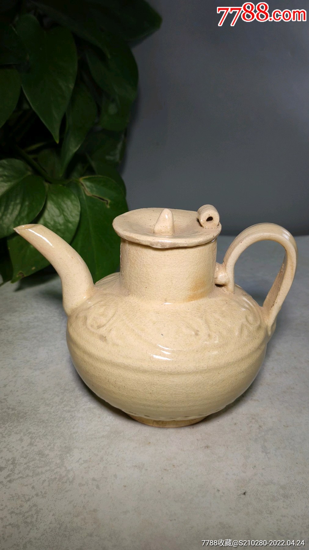 开片小瓷壶造型独特瓷质细腻釉水肥厚十分精致开片漂亮