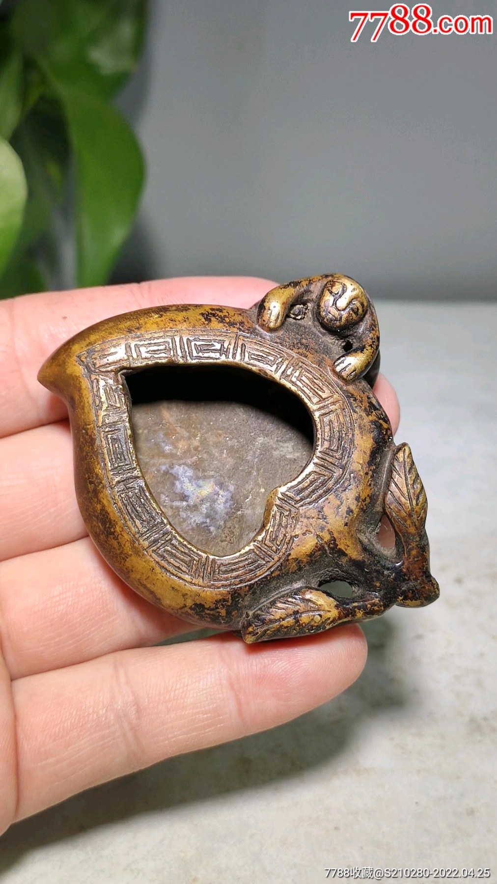 人物桃形铜水盂造型独特铜制清晰皮壳老辣包浆浓厚十分精致
